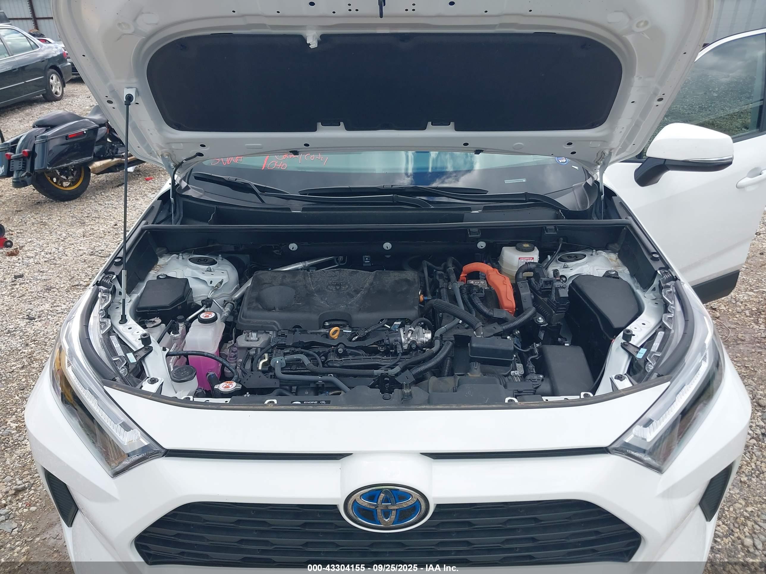 TOYOTA RAV4 image 10