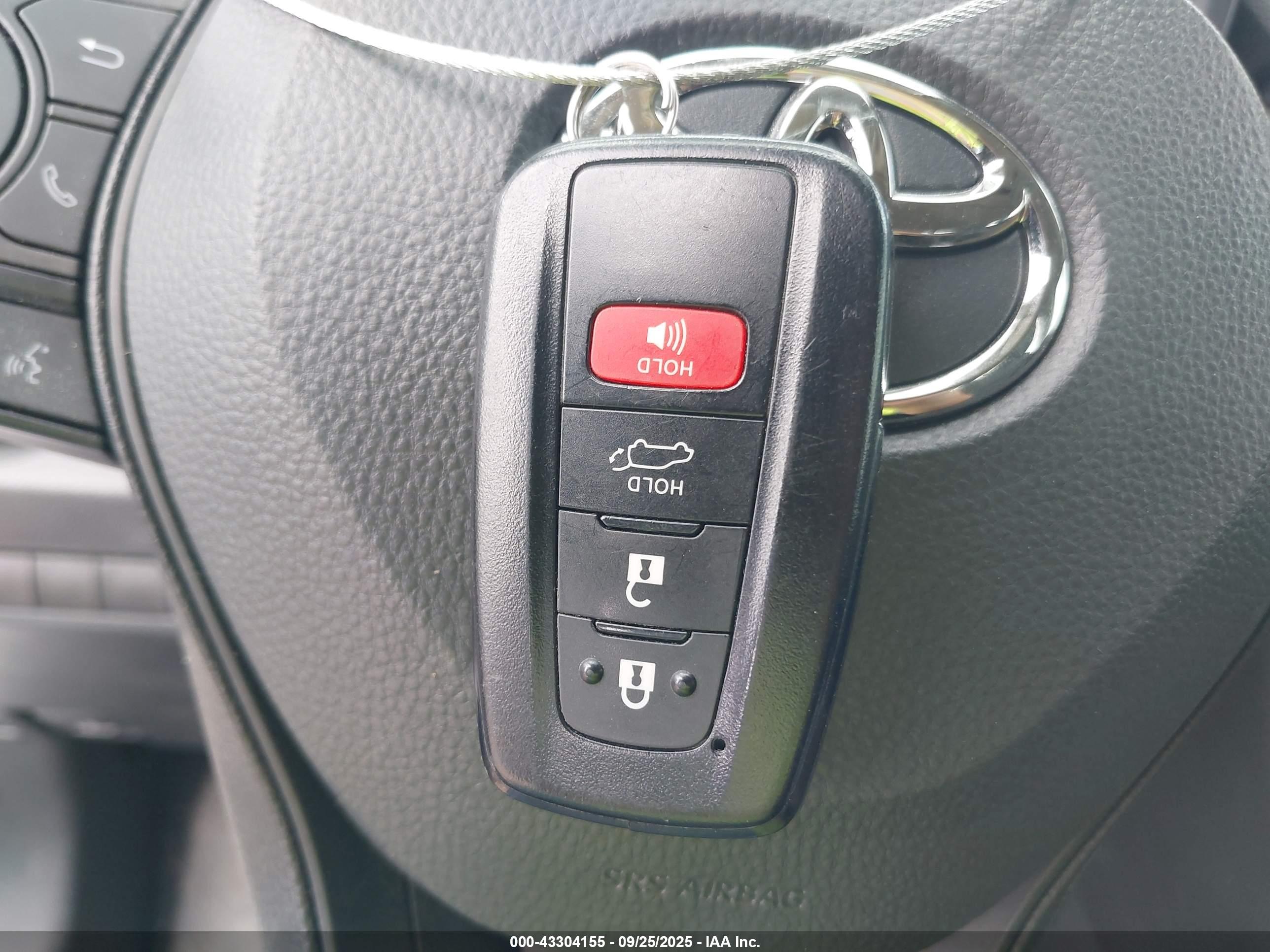 TOYOTA RAV4 image 11