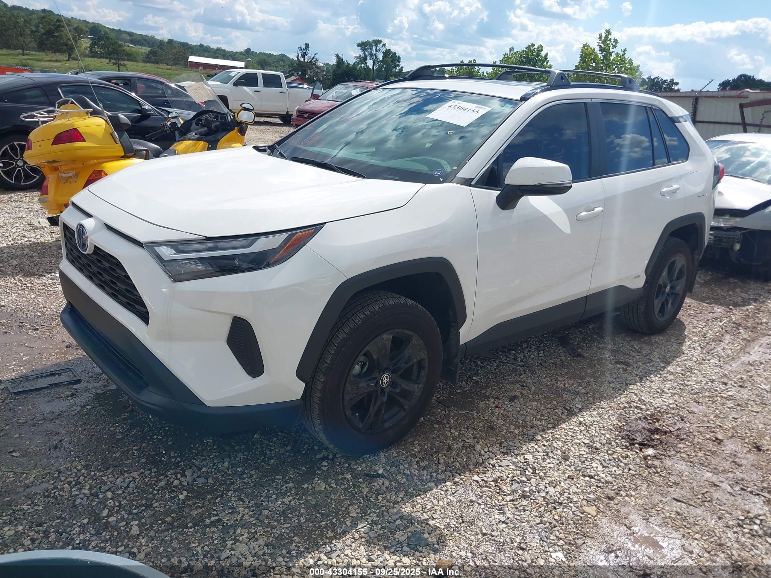 TOYOTA RAV4 image 2