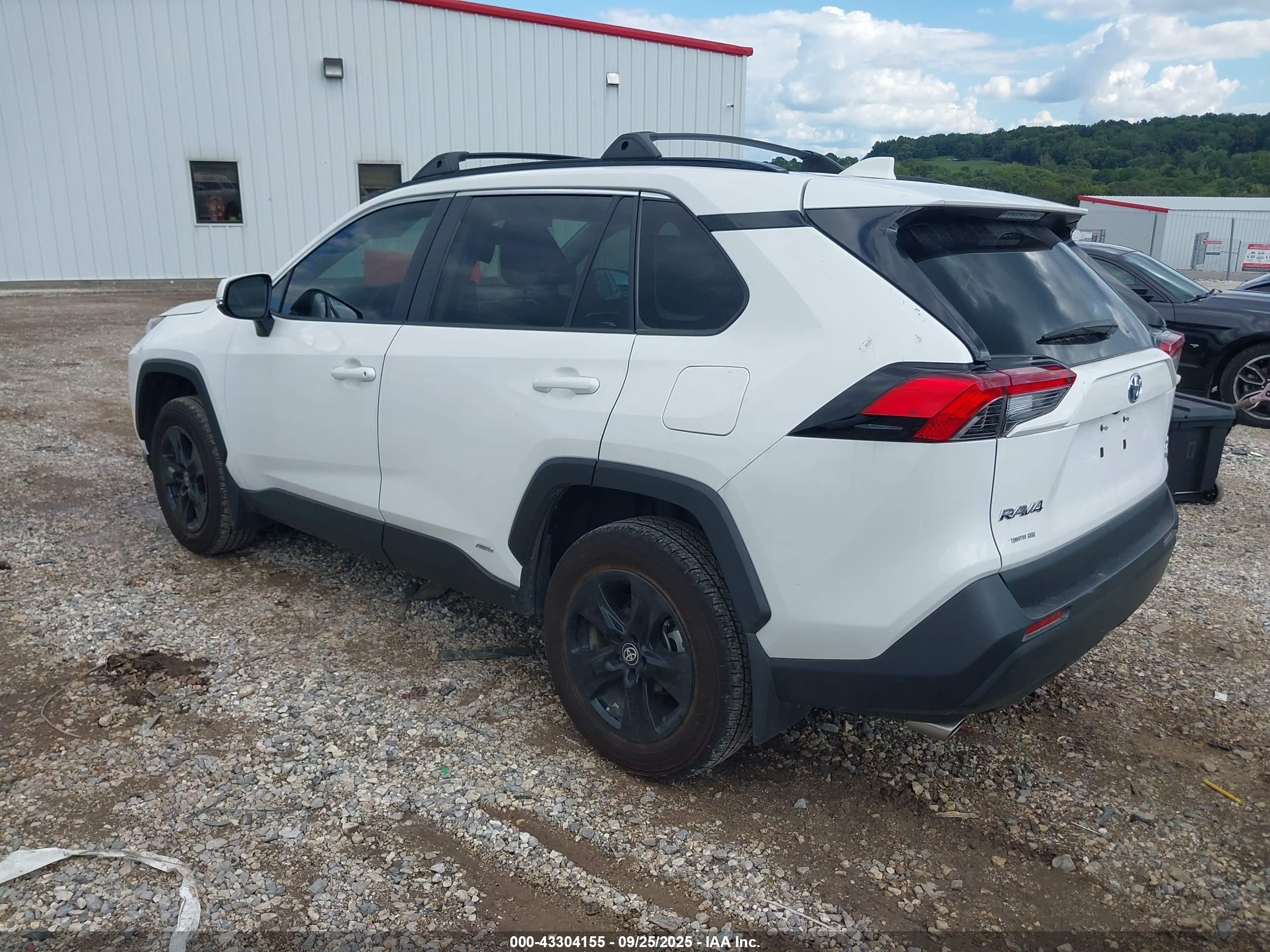 TOYOTA RAV4 image 3