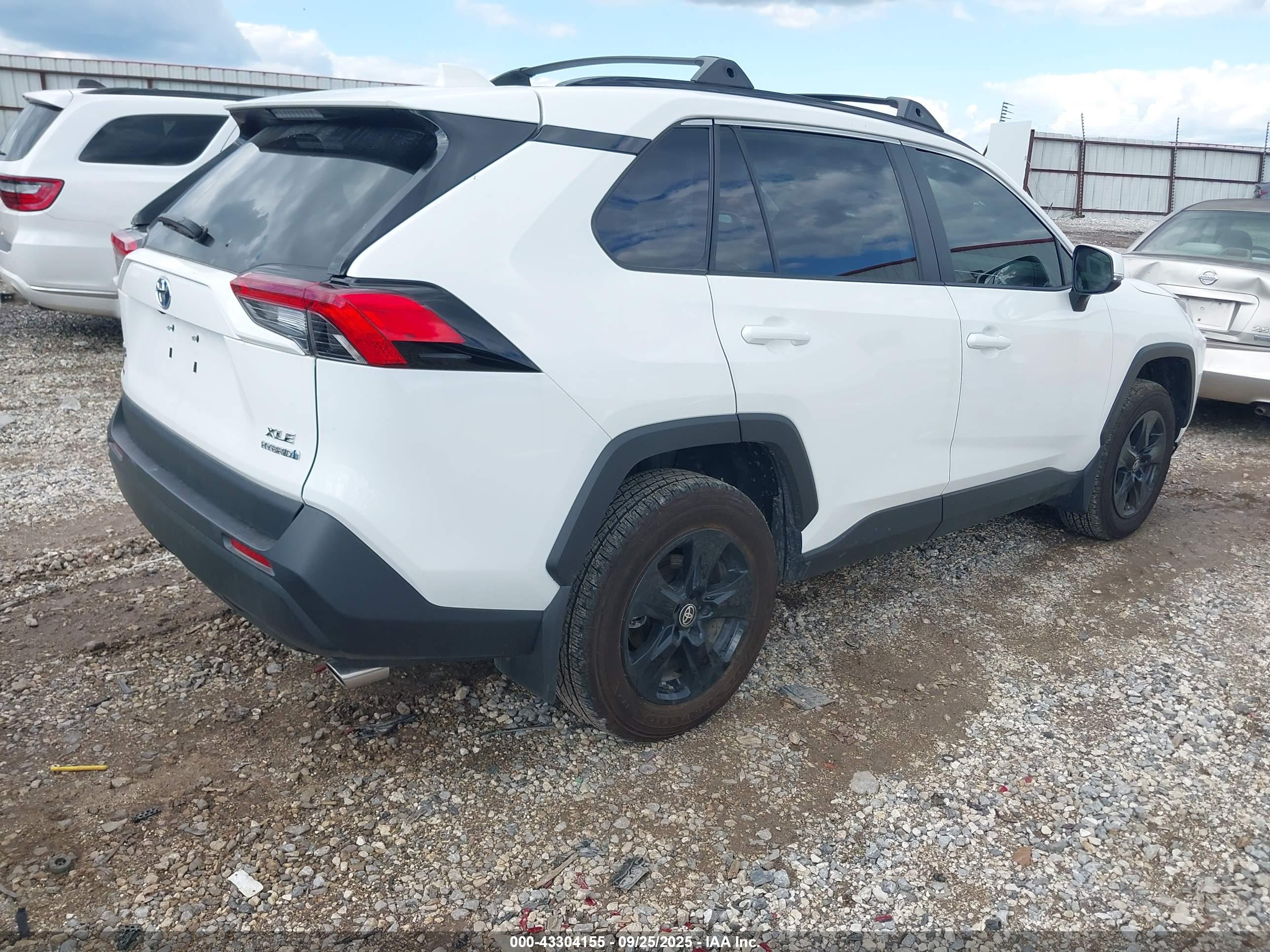 TOYOTA RAV4 image 4