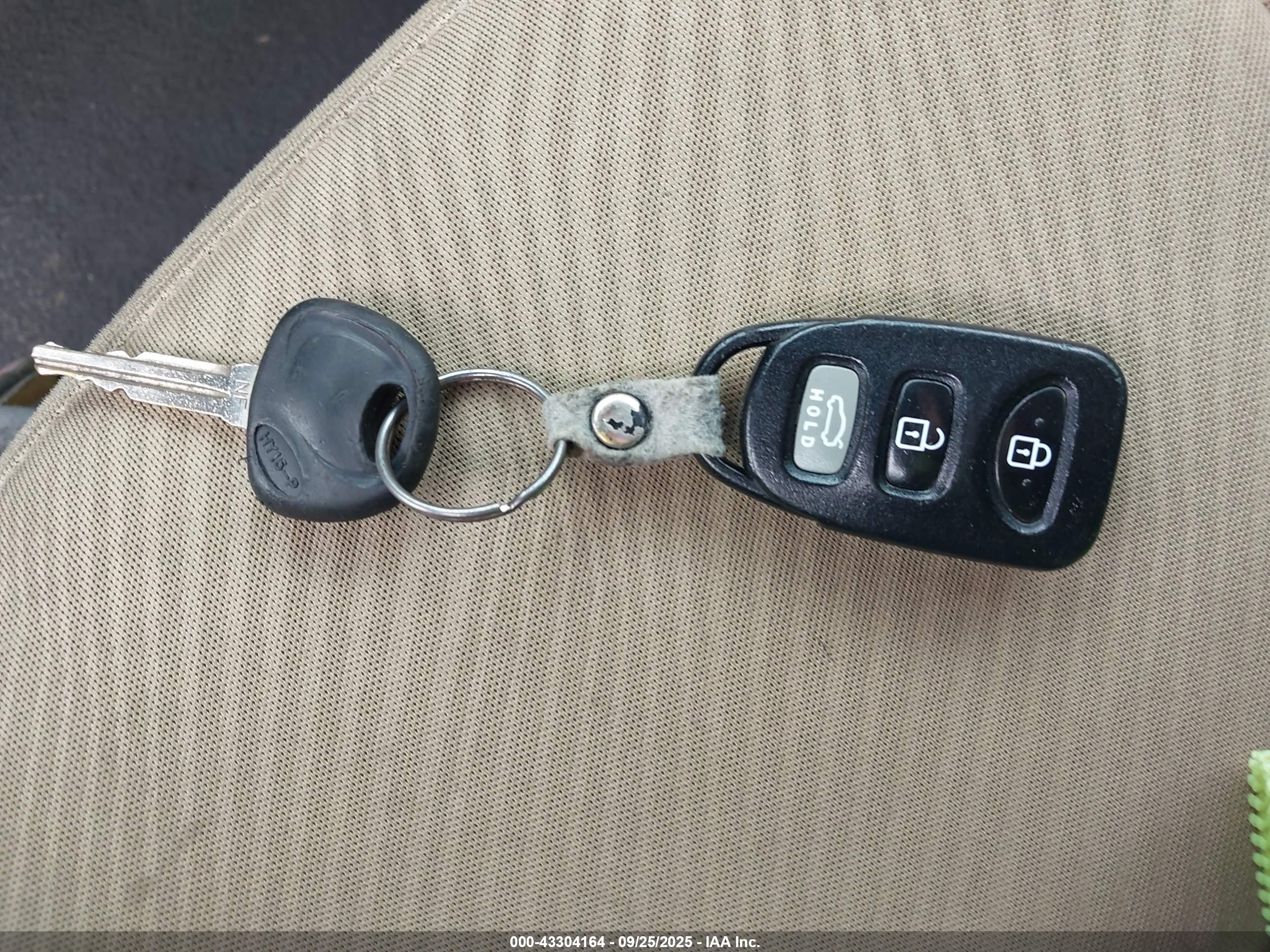 HYUNDAI ELANTRA image 11