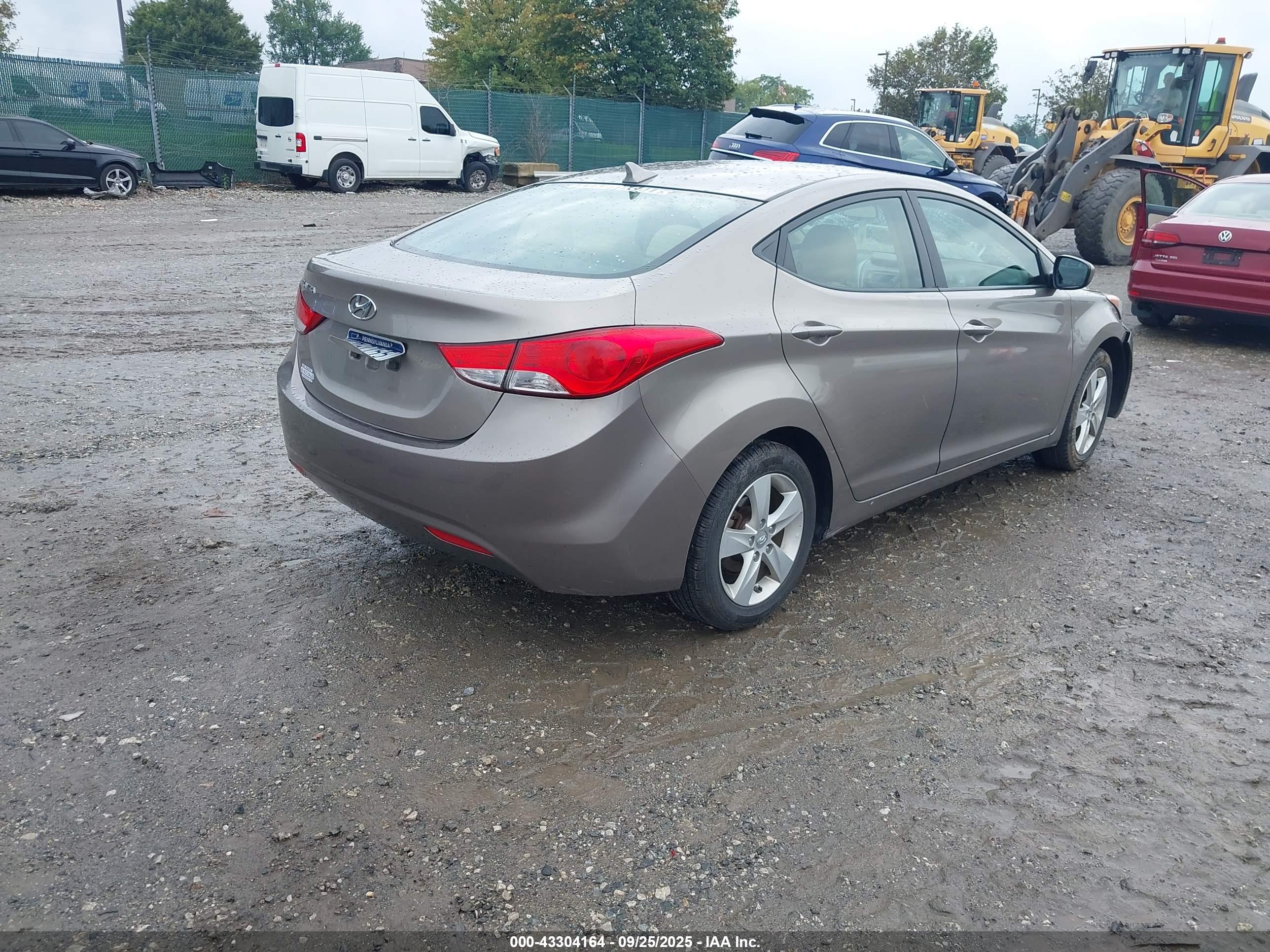 HYUNDAI ELANTRA image 4