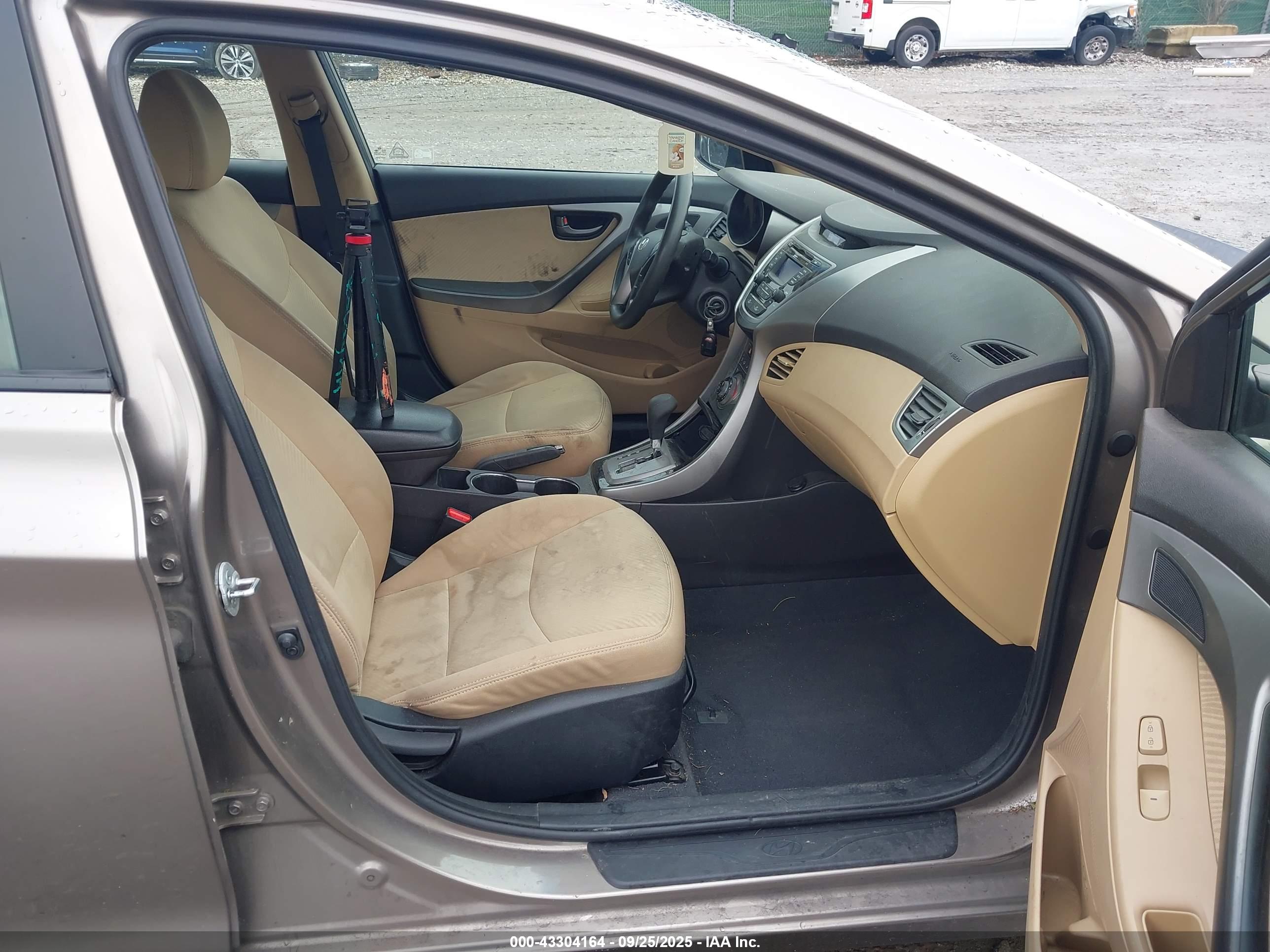 HYUNDAI ELANTRA image 5