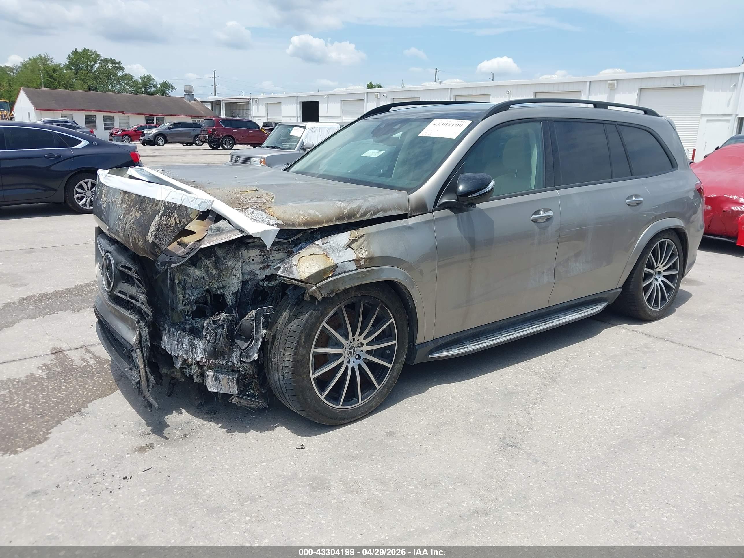 MERCEDES-BENZ GLS image 2
