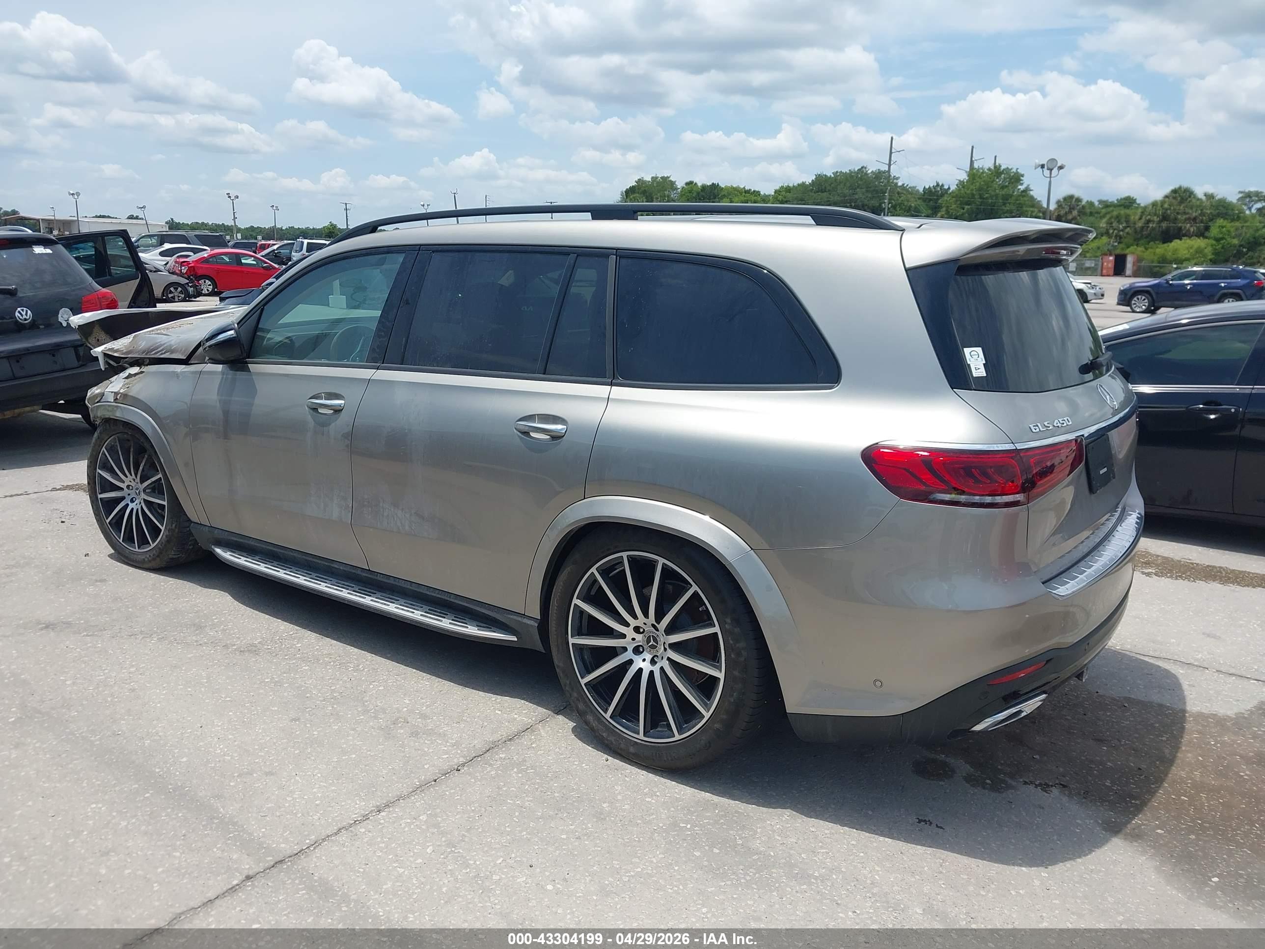 MERCEDES-BENZ GLS image 3