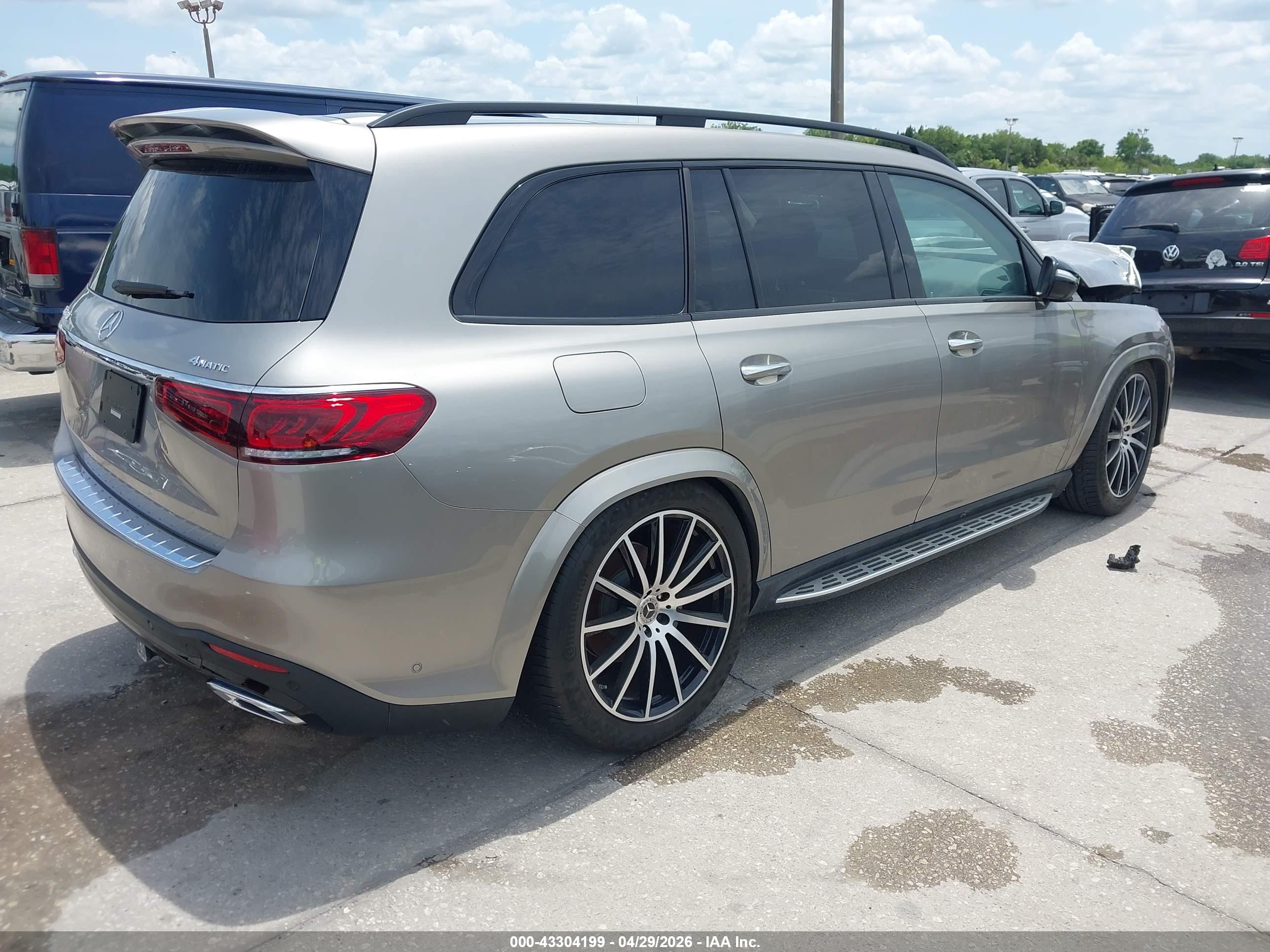 MERCEDES-BENZ GLS image 4