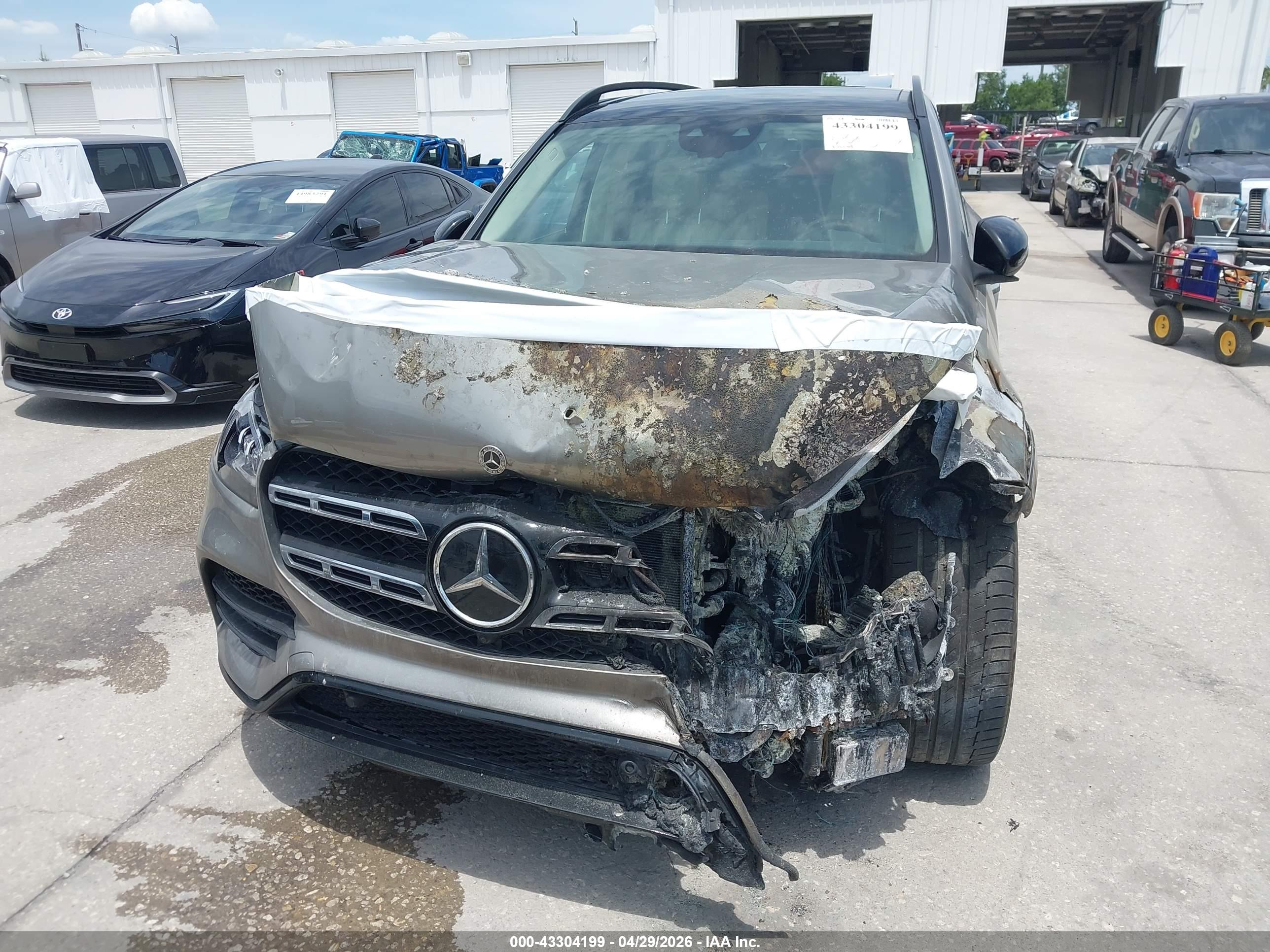 MERCEDES-BENZ GLS image 6