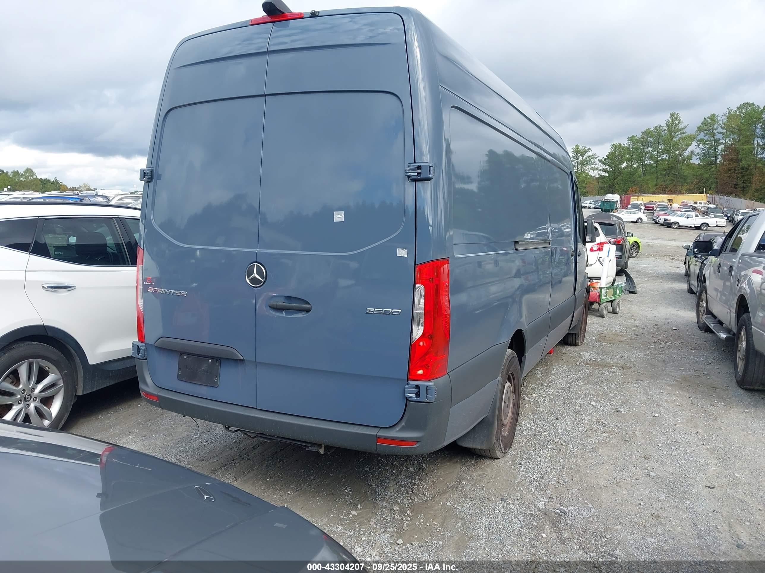 MERCEDES-BENZ SPRINTER image 4