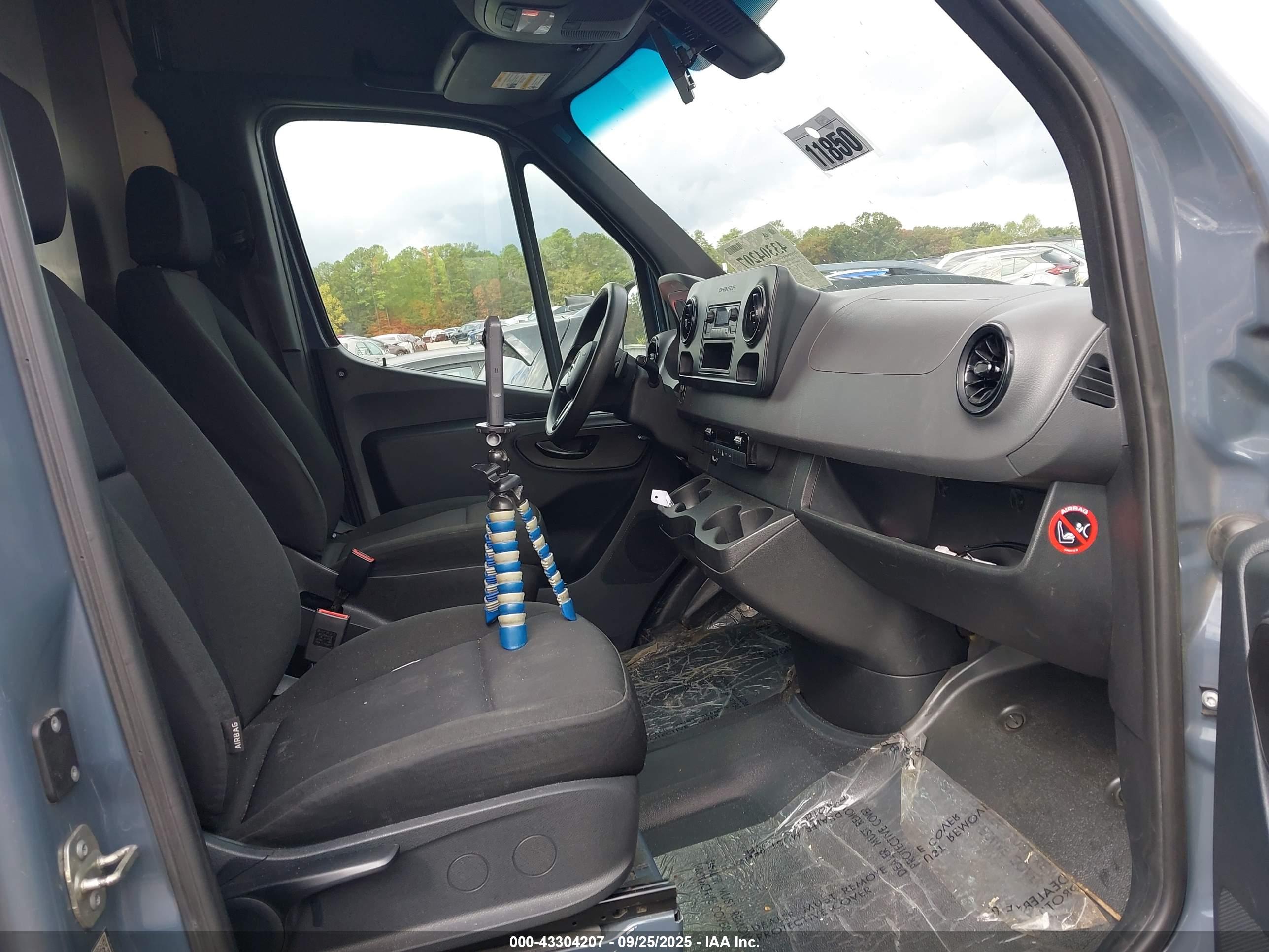 MERCEDES-BENZ SPRINTER image 5