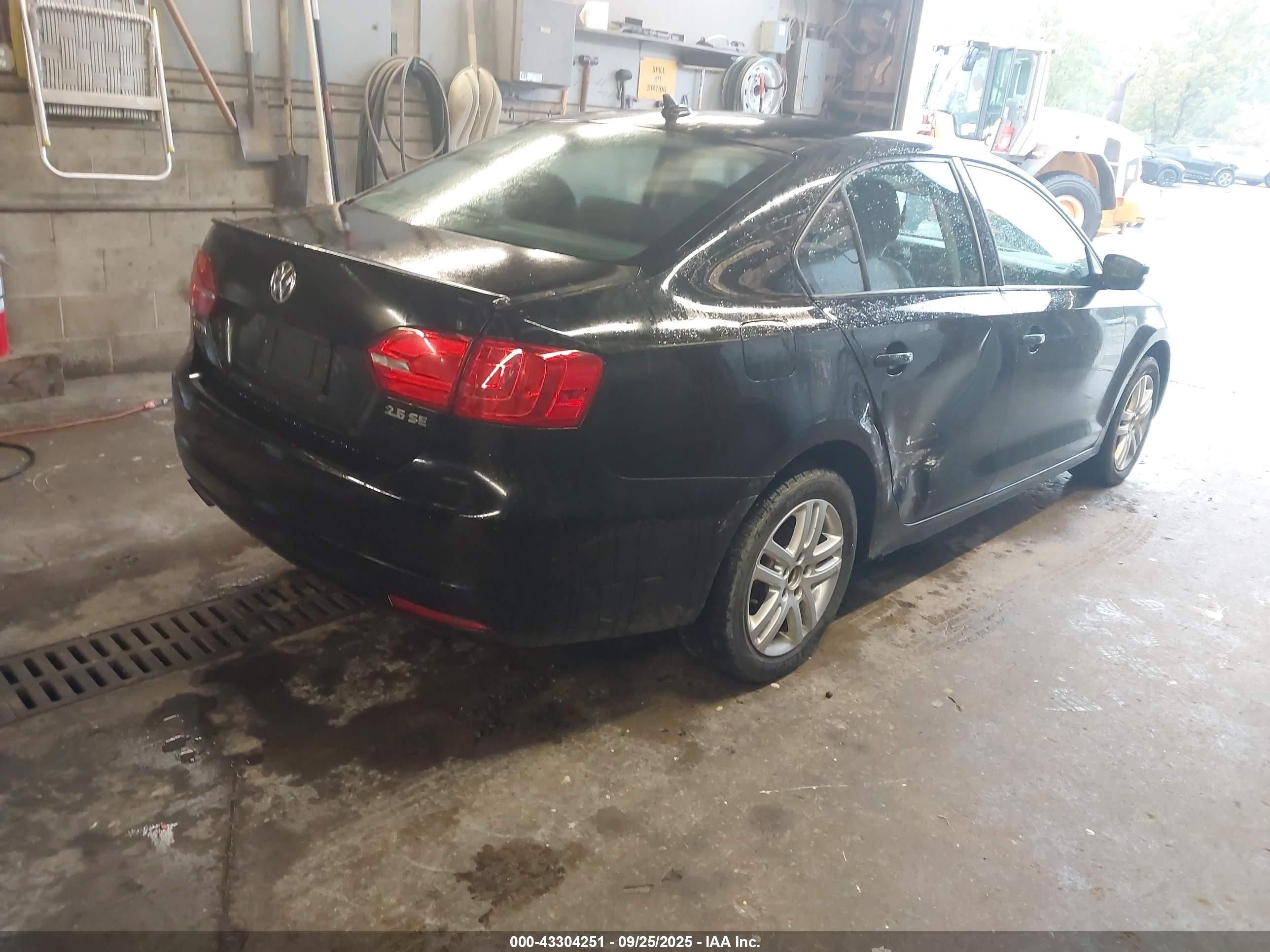 VOLKSWAGEN JETTA image 4