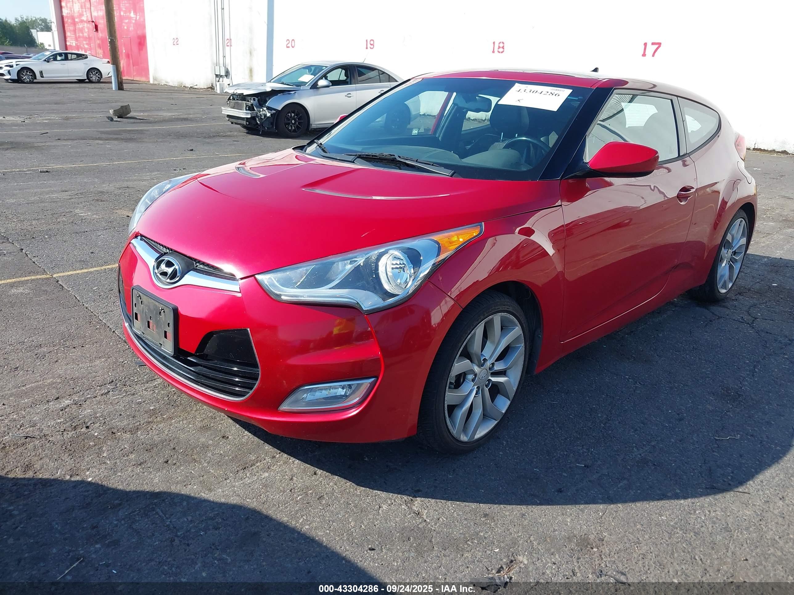 HYUNDAI VELOSTER image 2