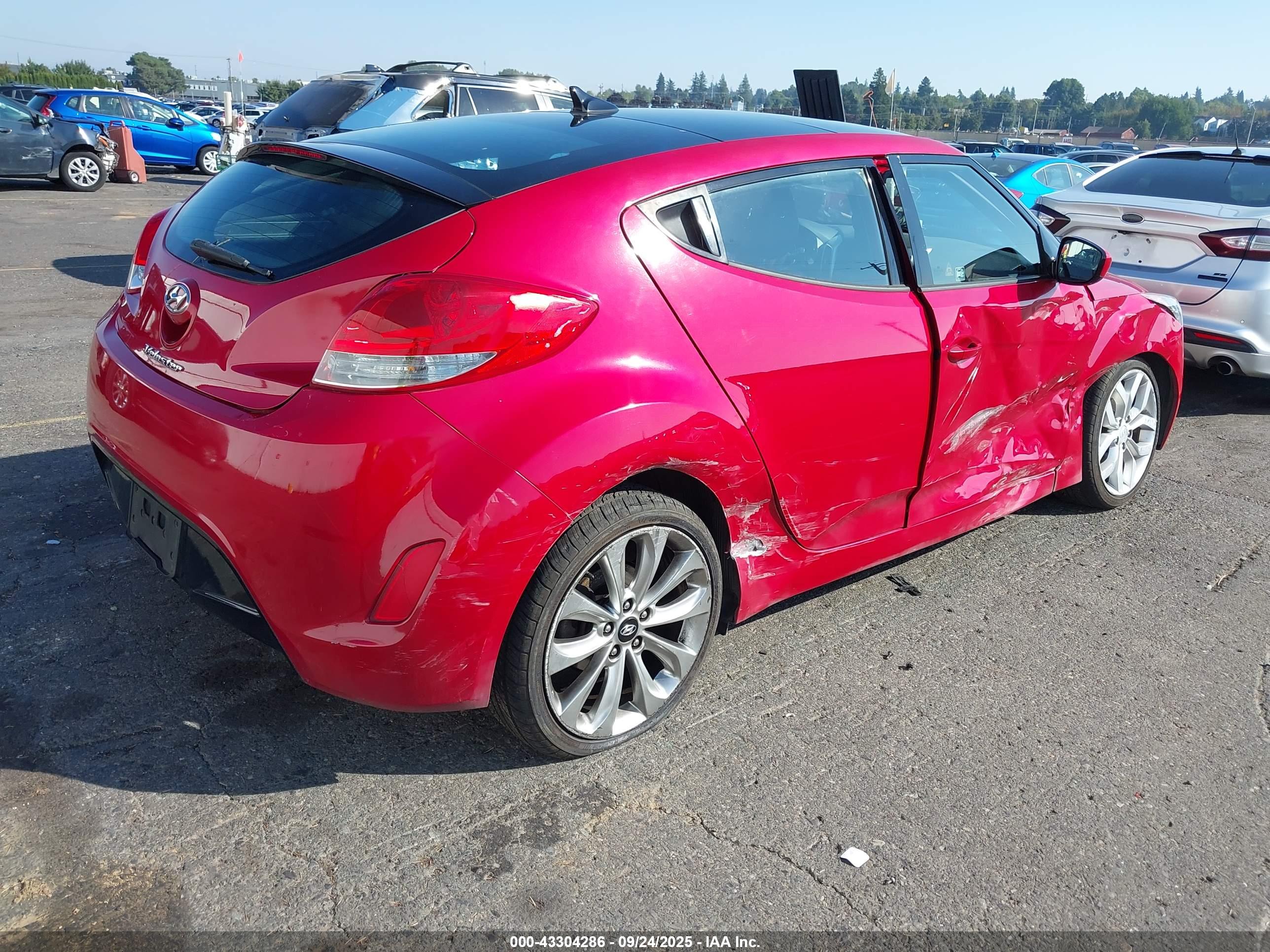 HYUNDAI VELOSTER image 4