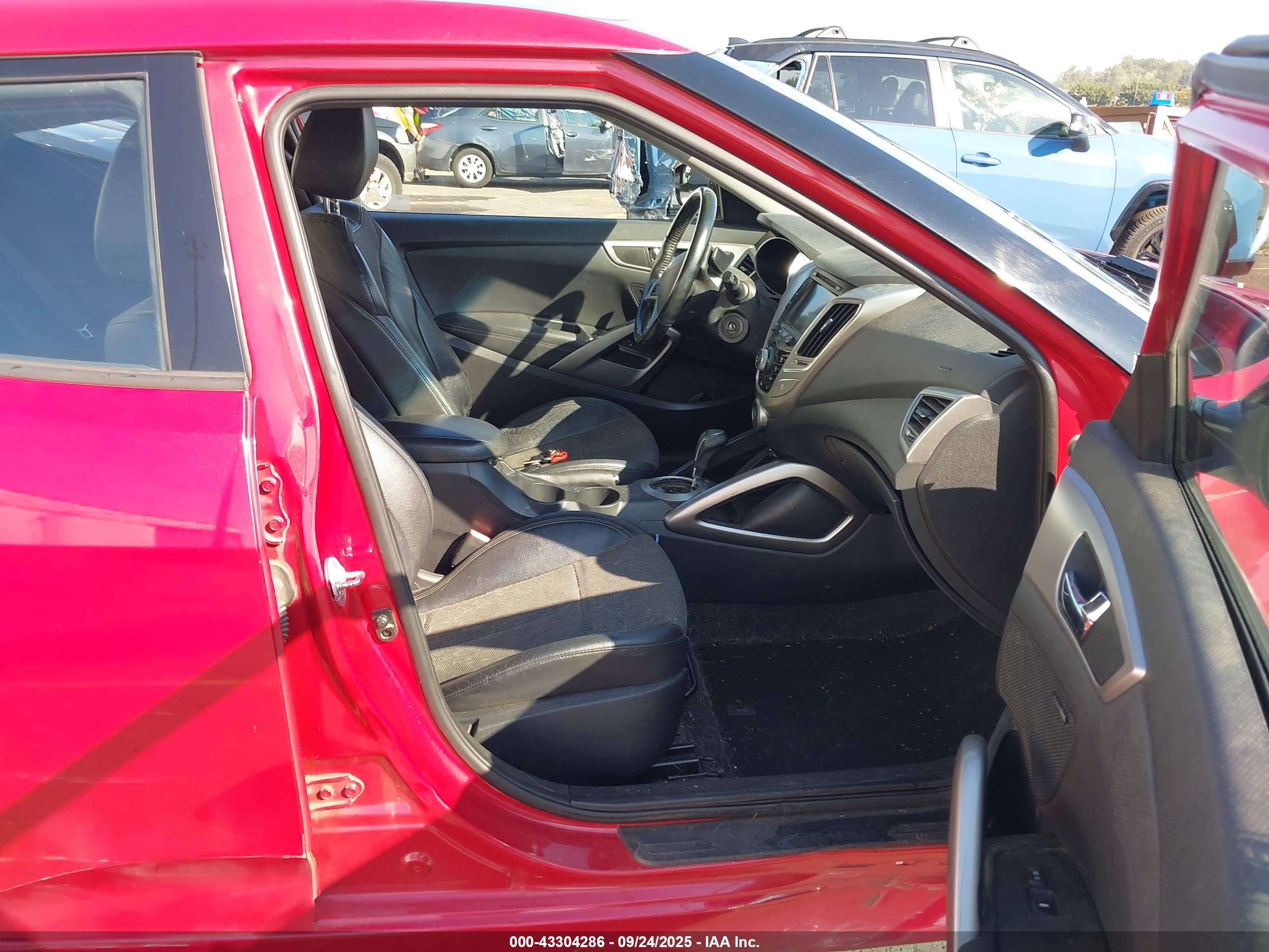 HYUNDAI VELOSTER image 5