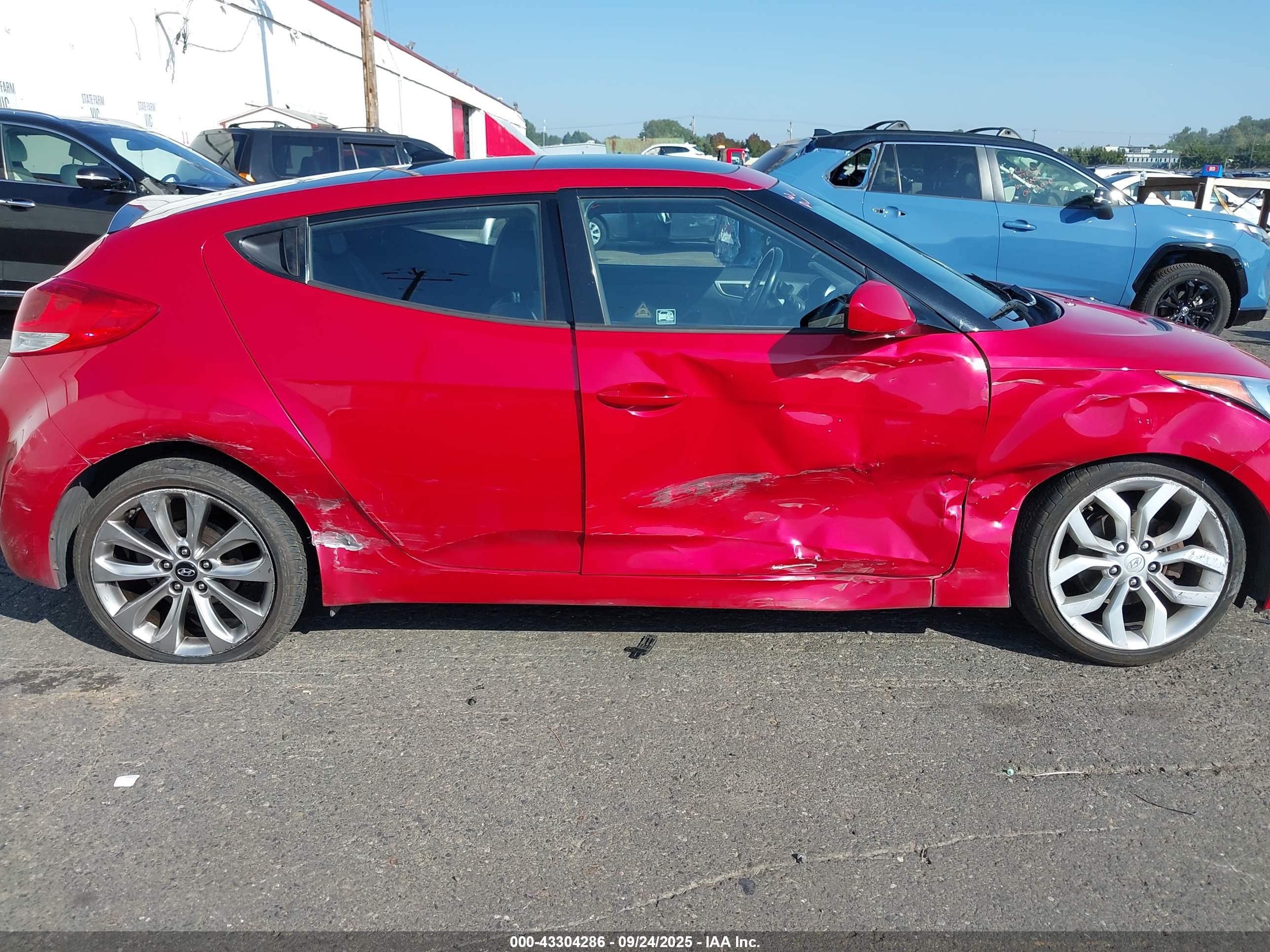 HYUNDAI VELOSTER image 6