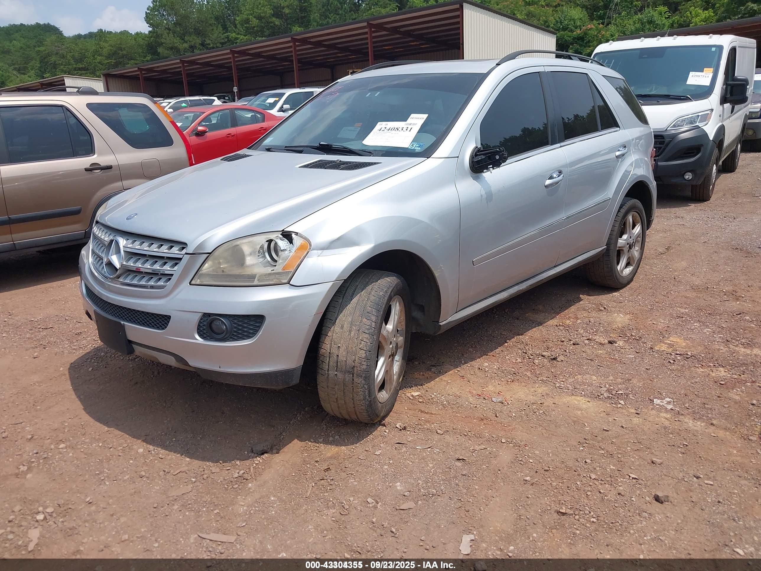 MERCEDES-BENZ ML image 2