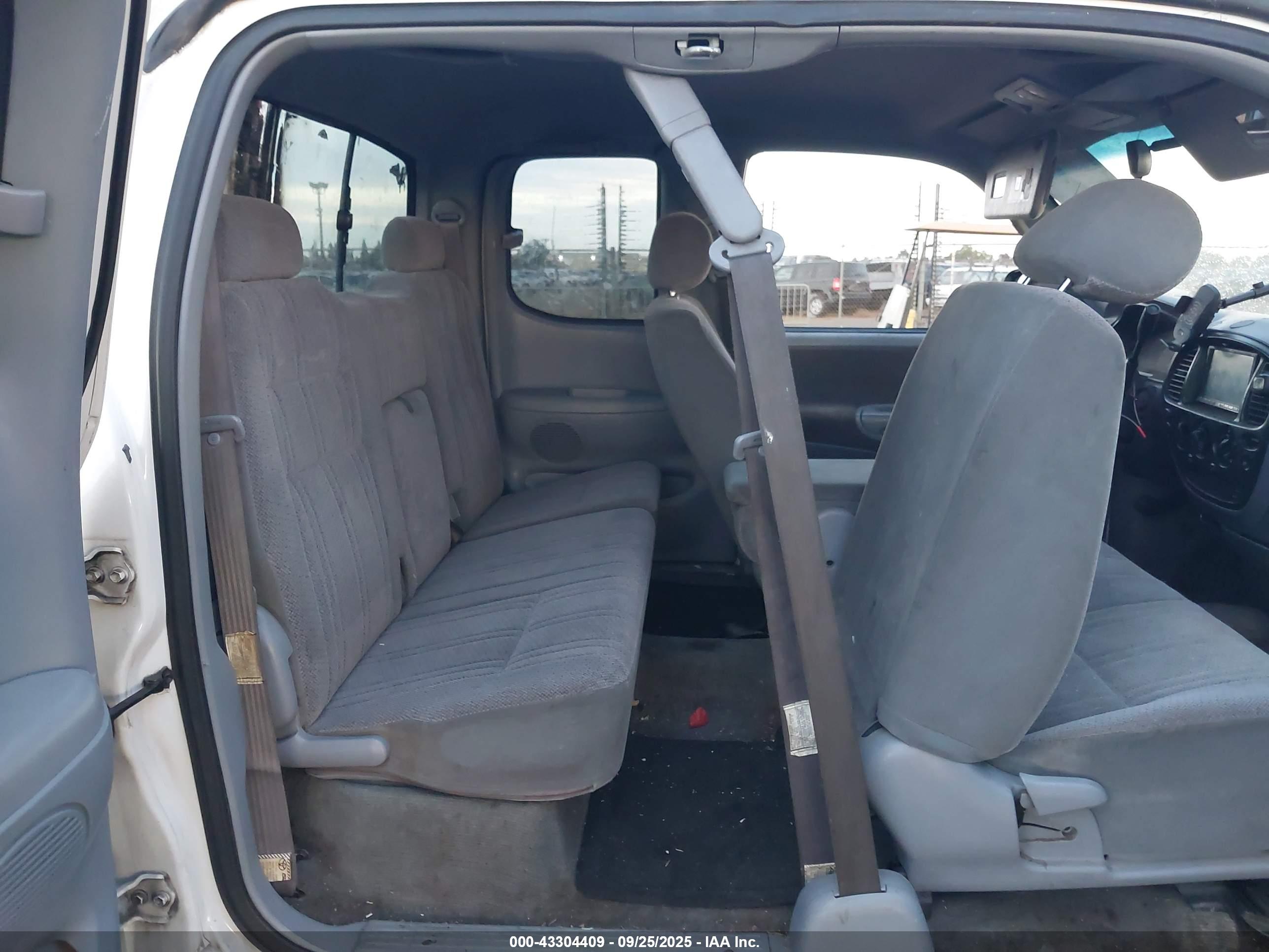 TOYOTA TUNDRA image 8