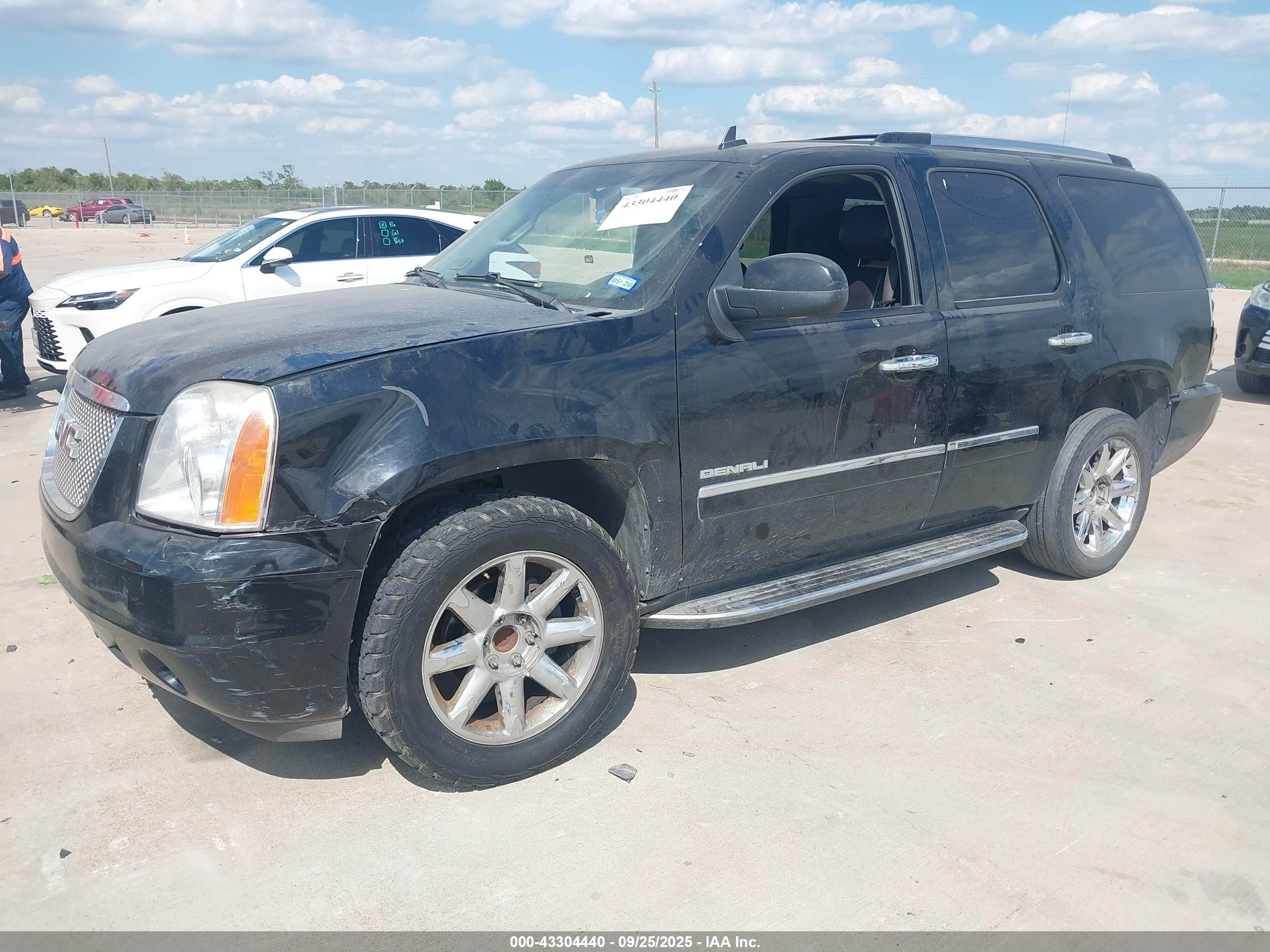 GMC YUKON image 2