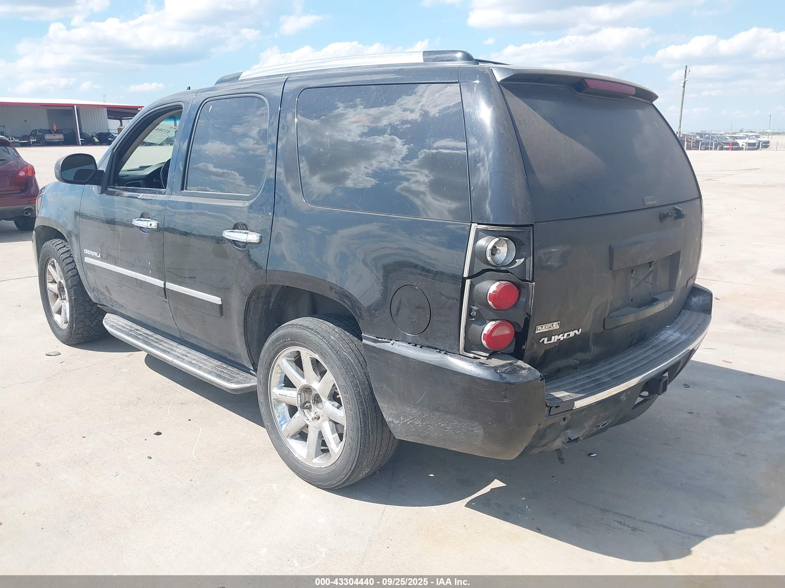 GMC YUKON image 3
