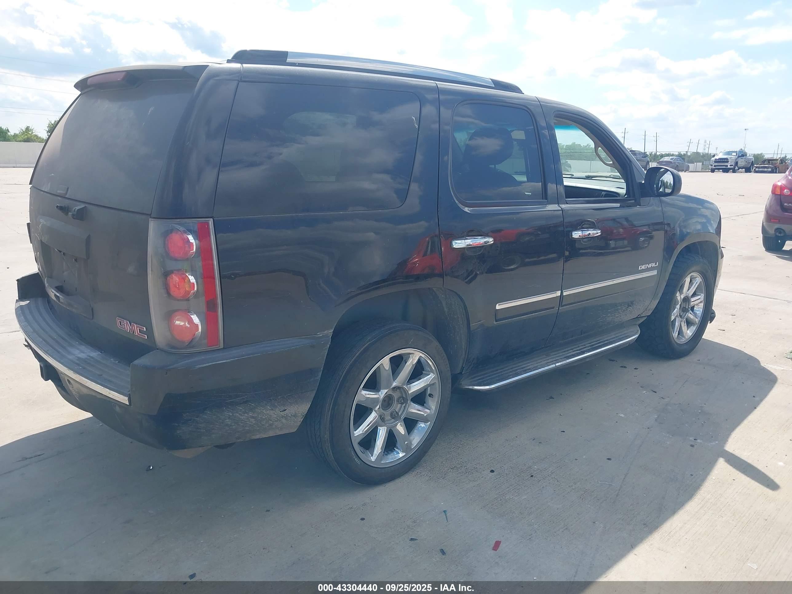 GMC YUKON image 4