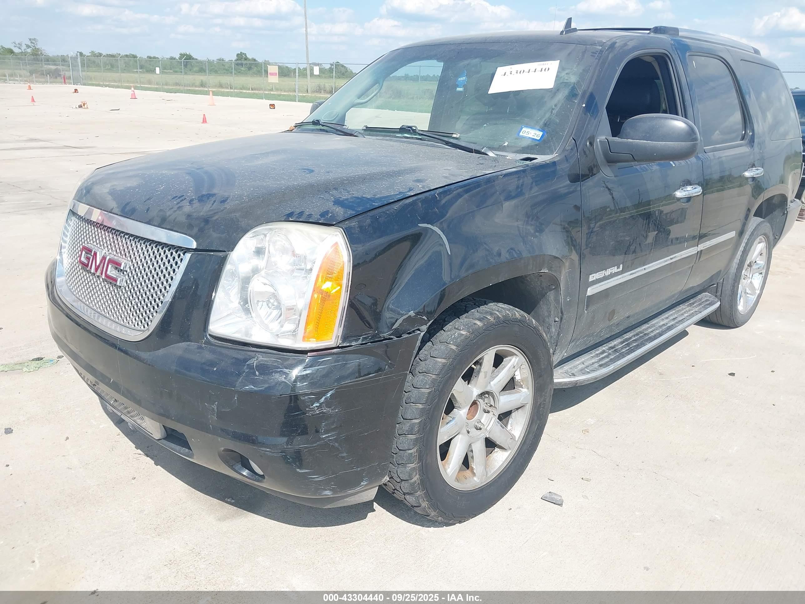 GMC YUKON image 6