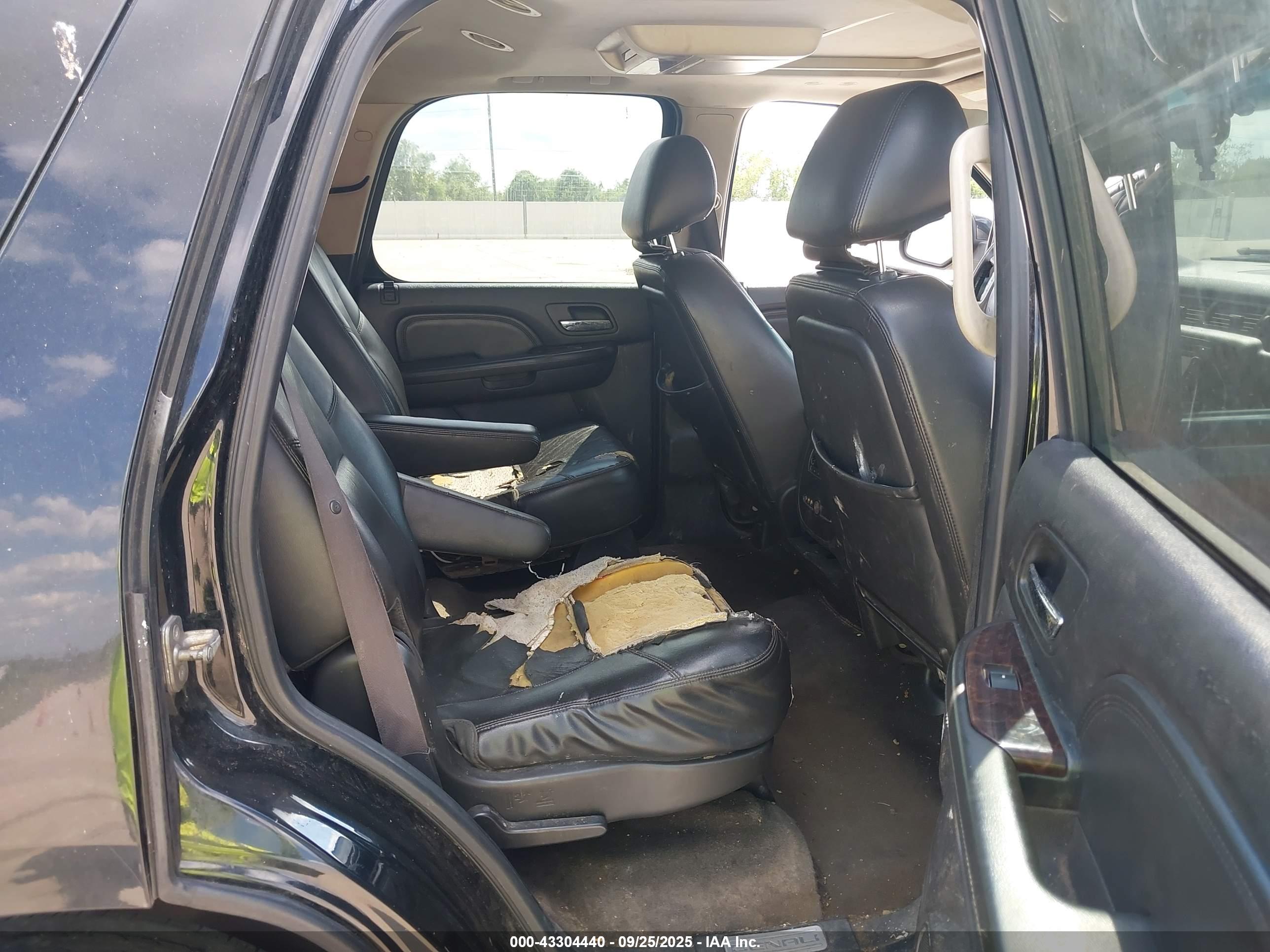 GMC YUKON image 8