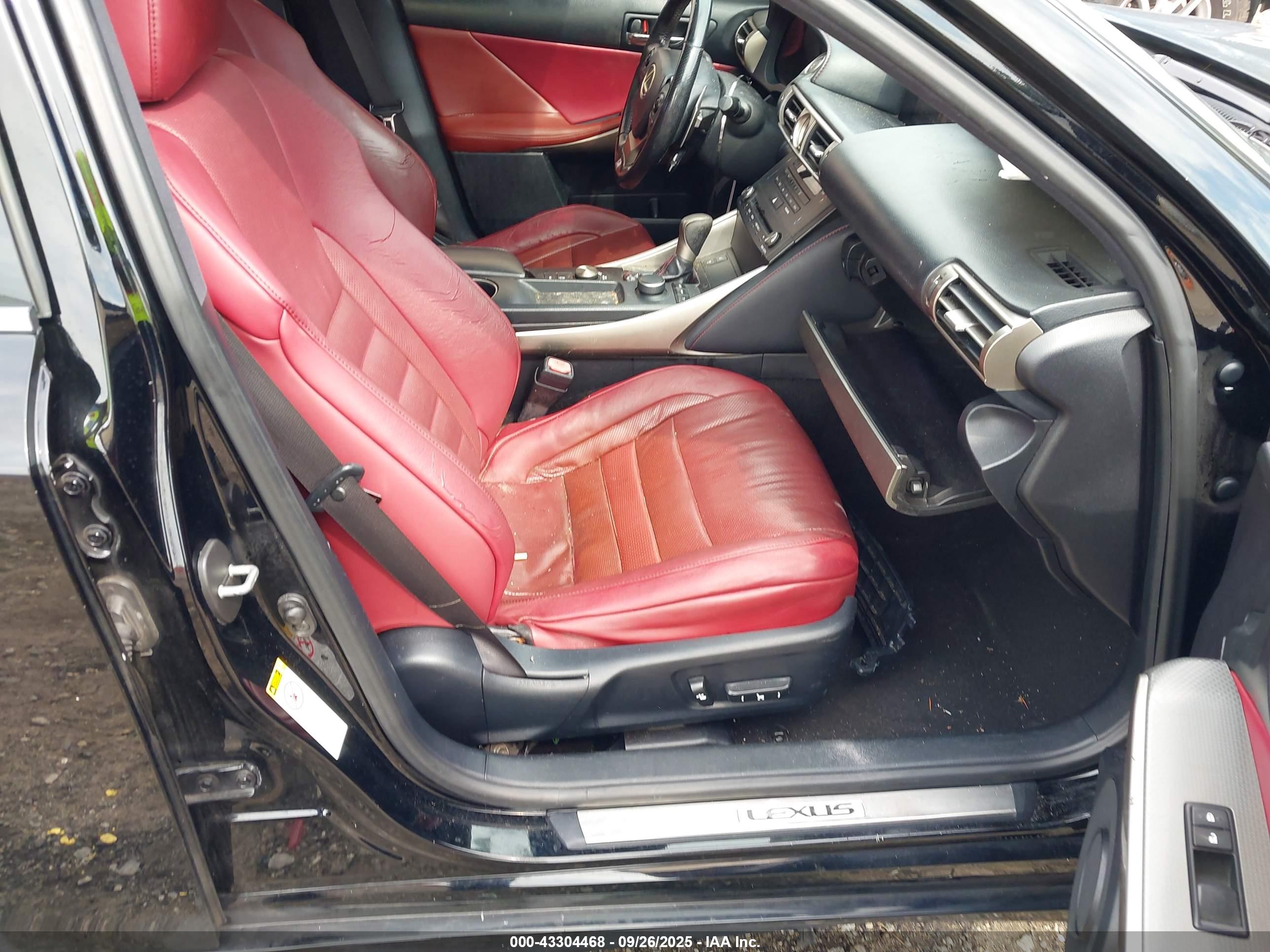 LEXUS IS image 5