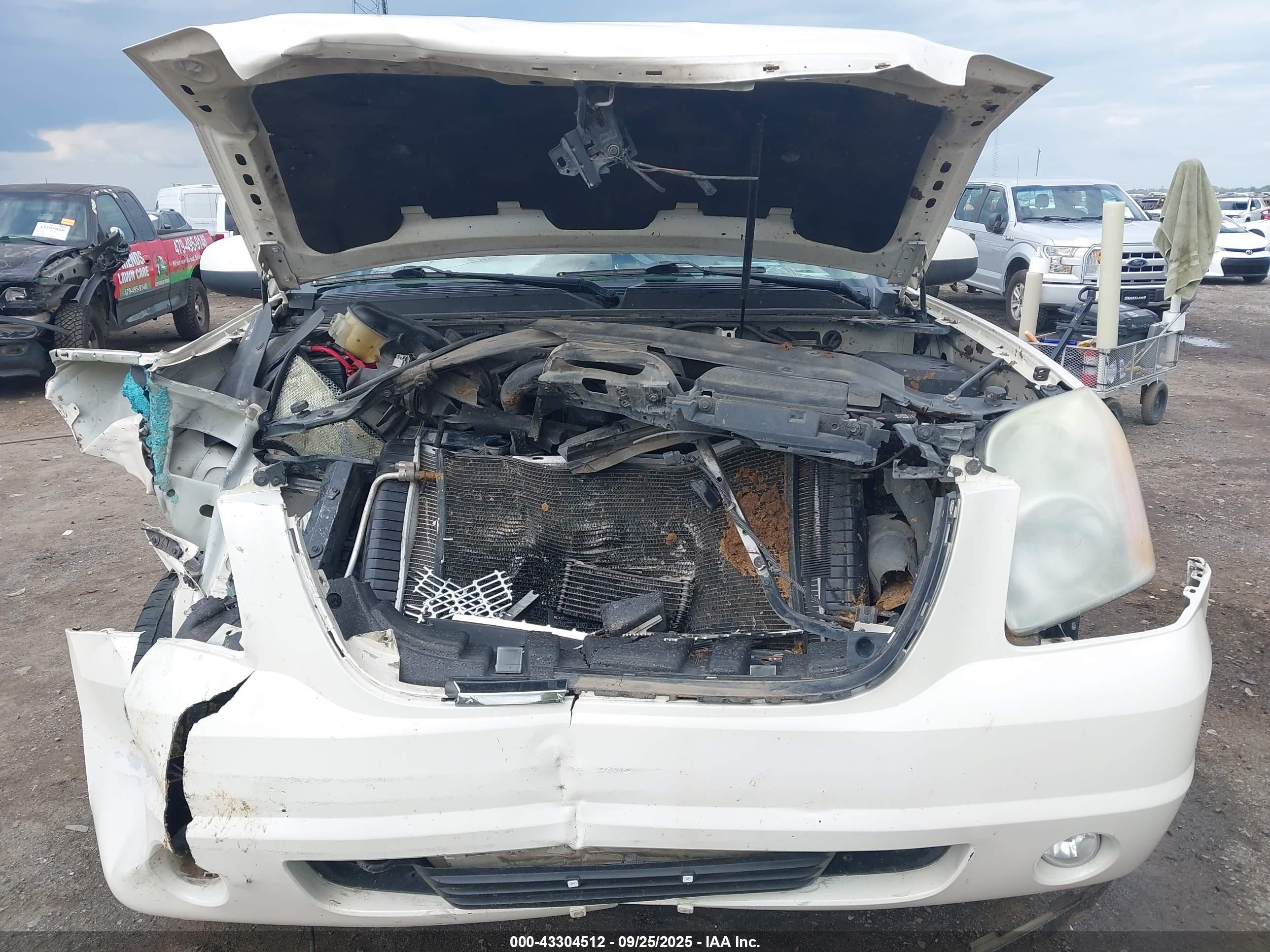 GMC YUKON image 10