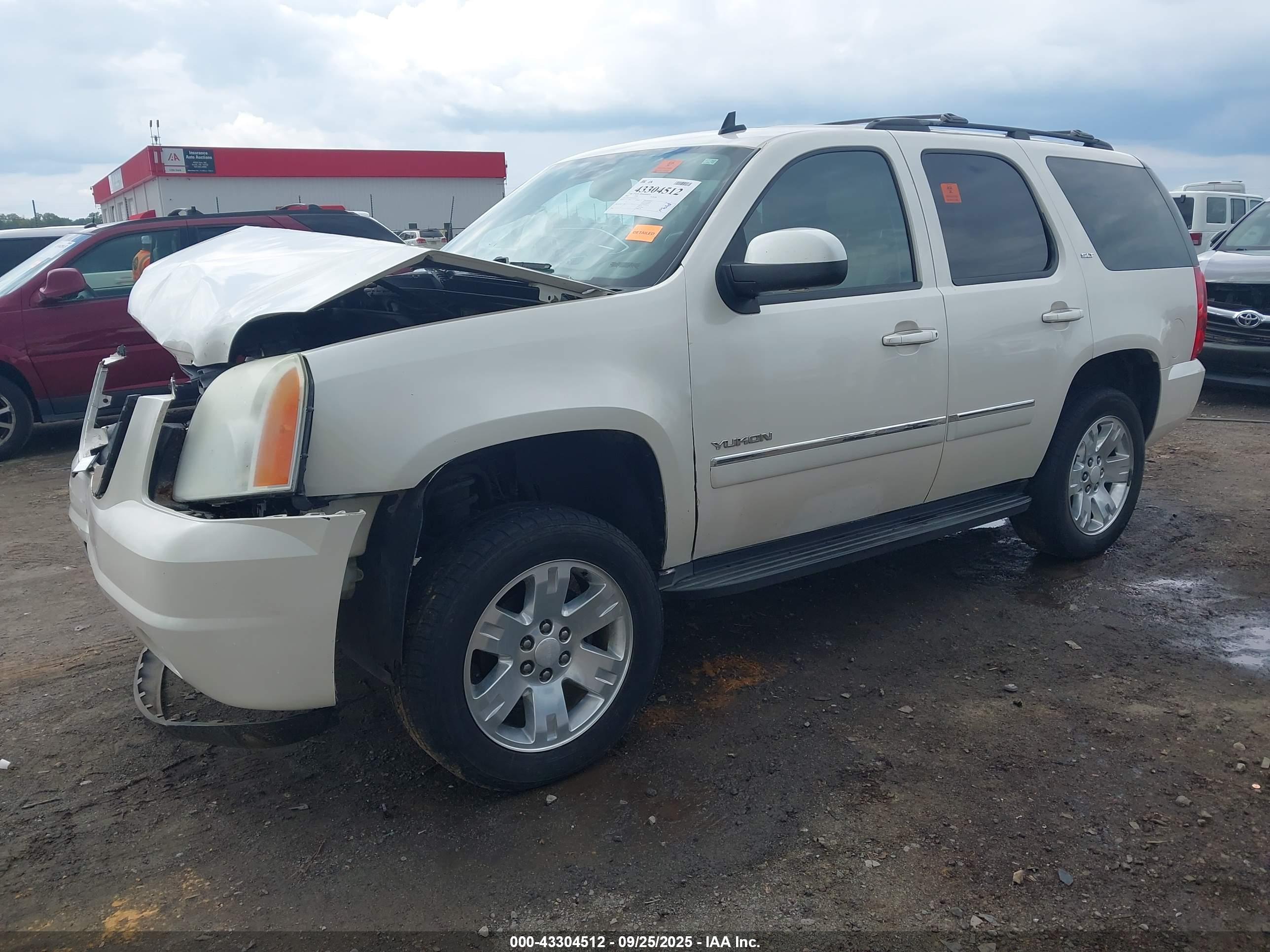 GMC YUKON image 2