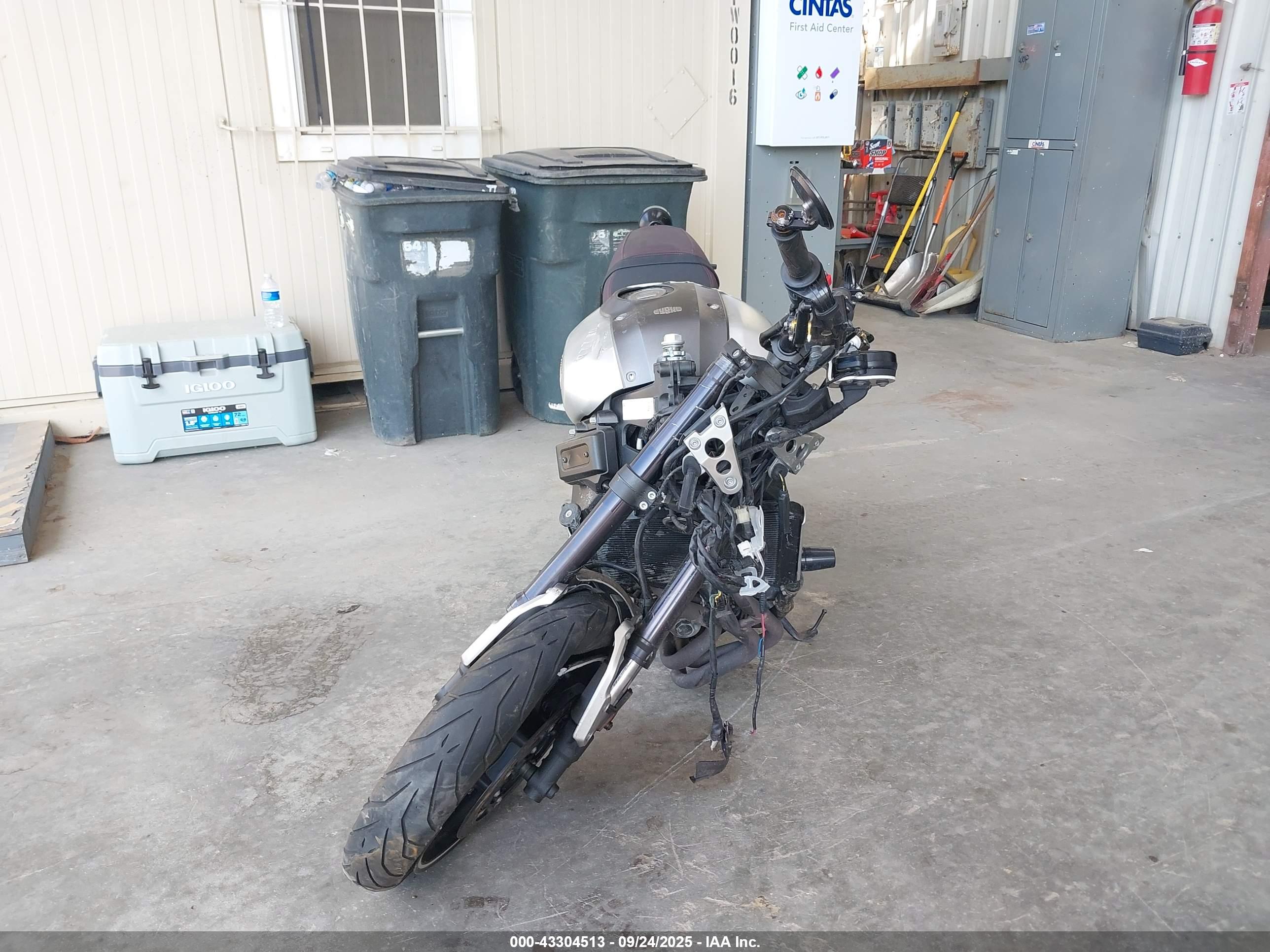 YAMAHA XSR900 image 5