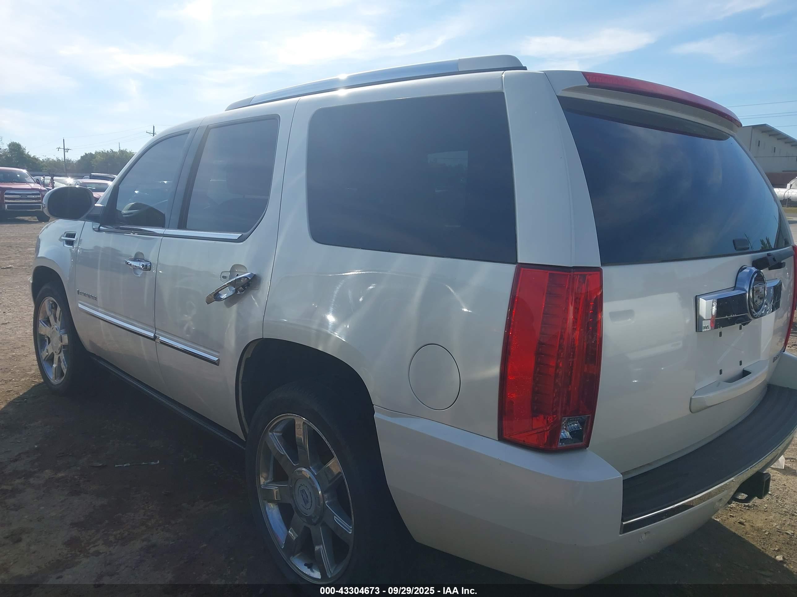 CADILLAC ESCALADE image 3