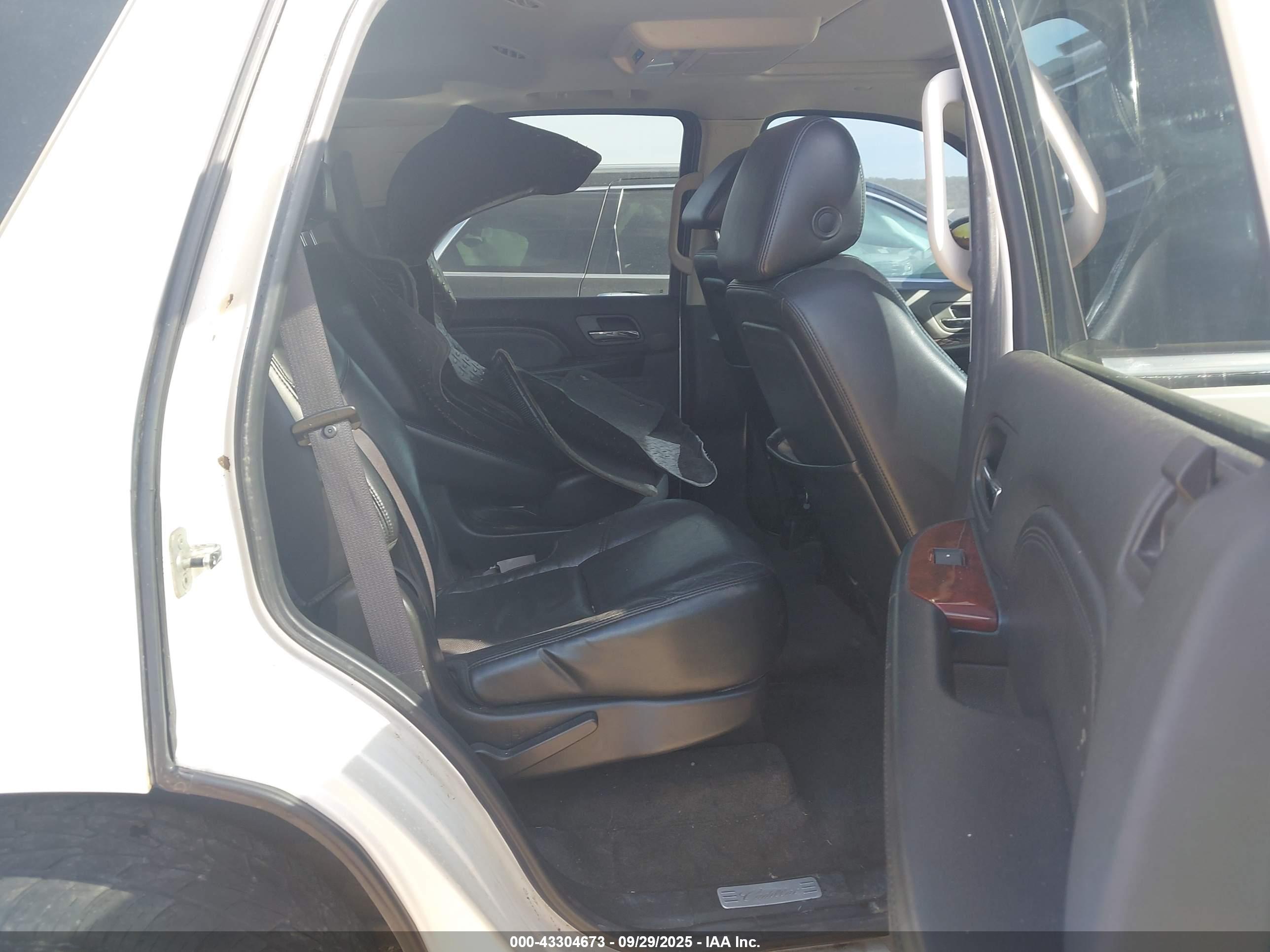 CADILLAC ESCALADE image 8