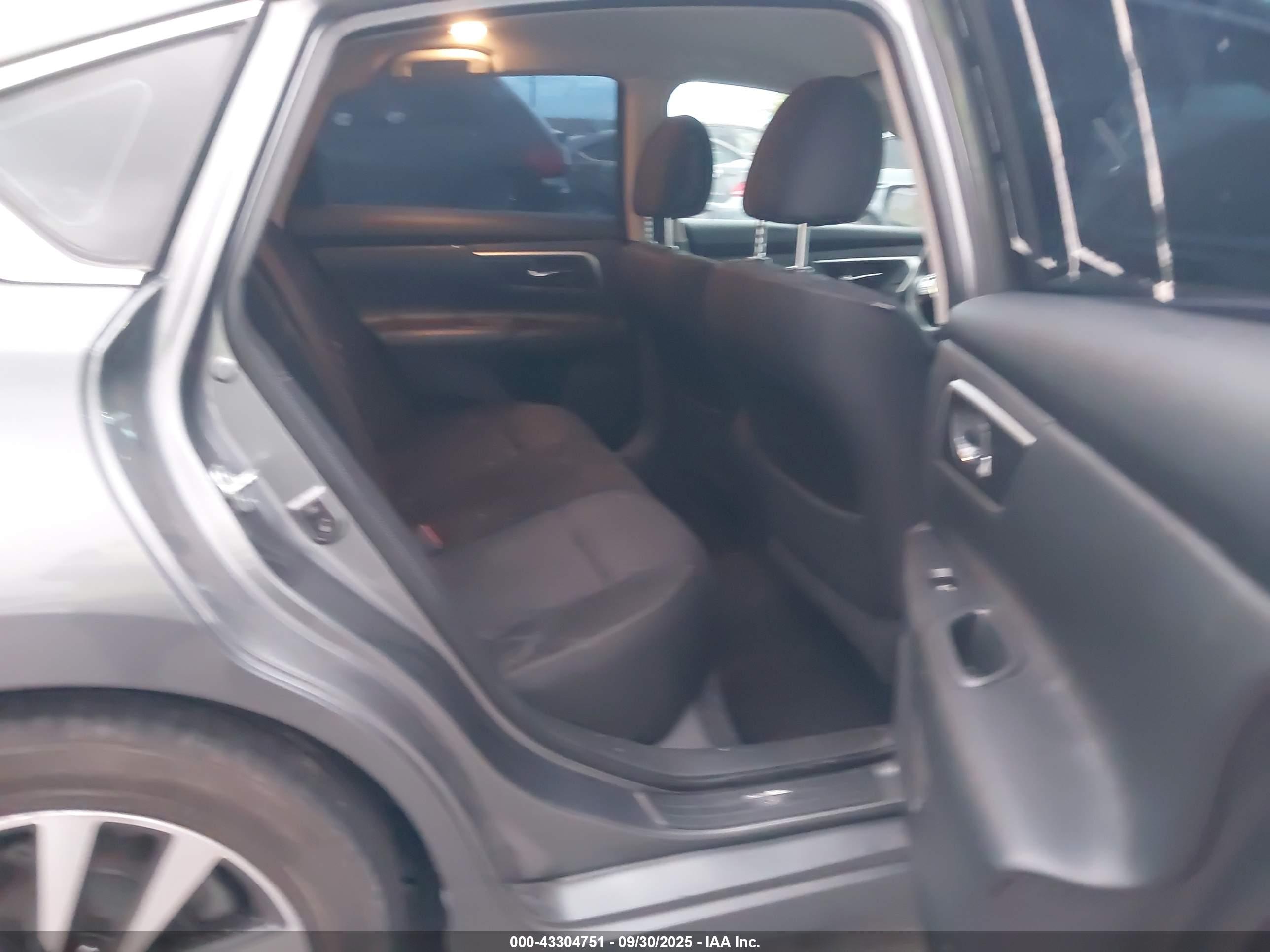 NISSAN ALTIMA image 8