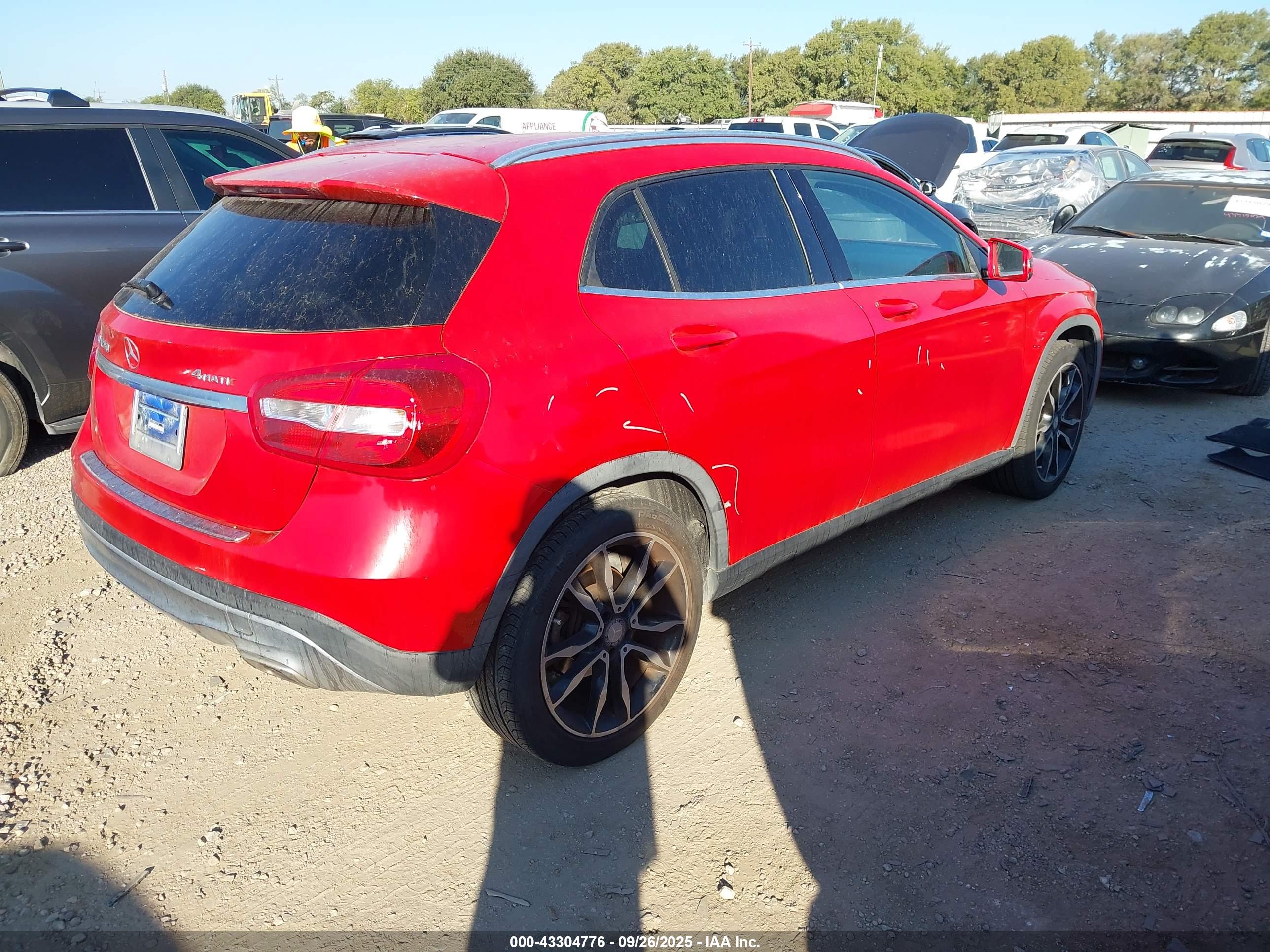 MERCEDES-BENZ GLA image 4