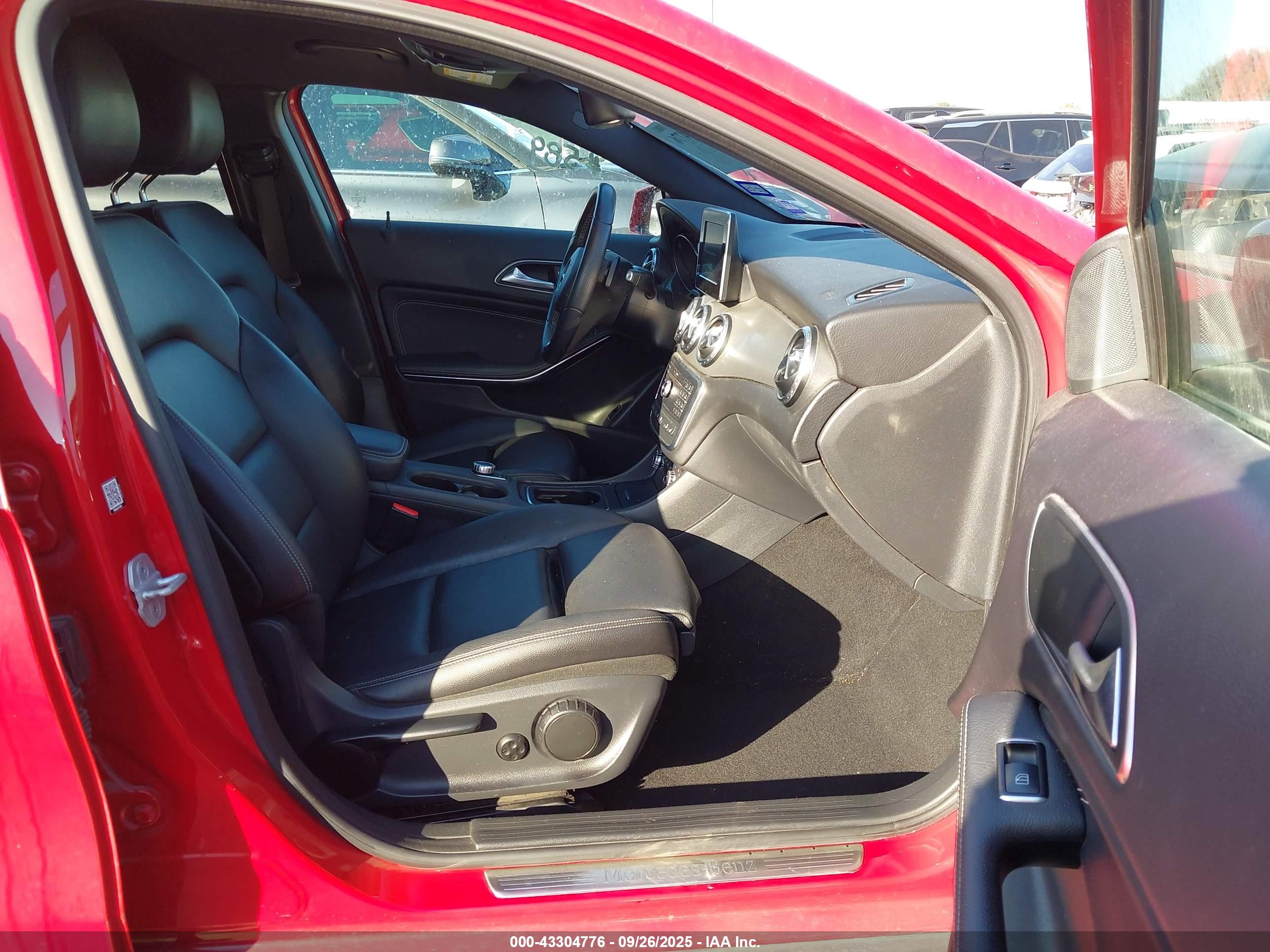 MERCEDES-BENZ GLA image 5