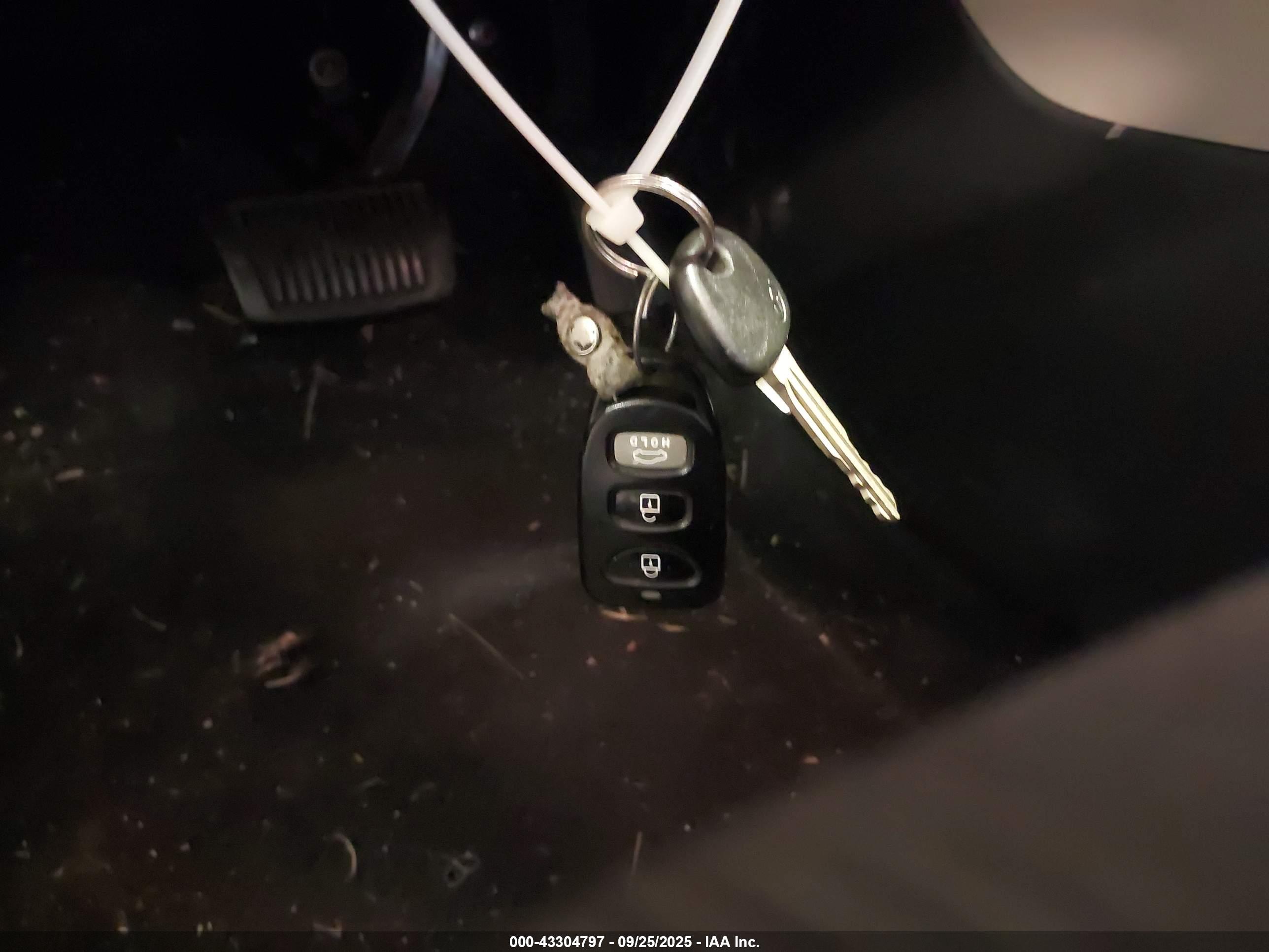 HYUNDAI ELANTRA image 11