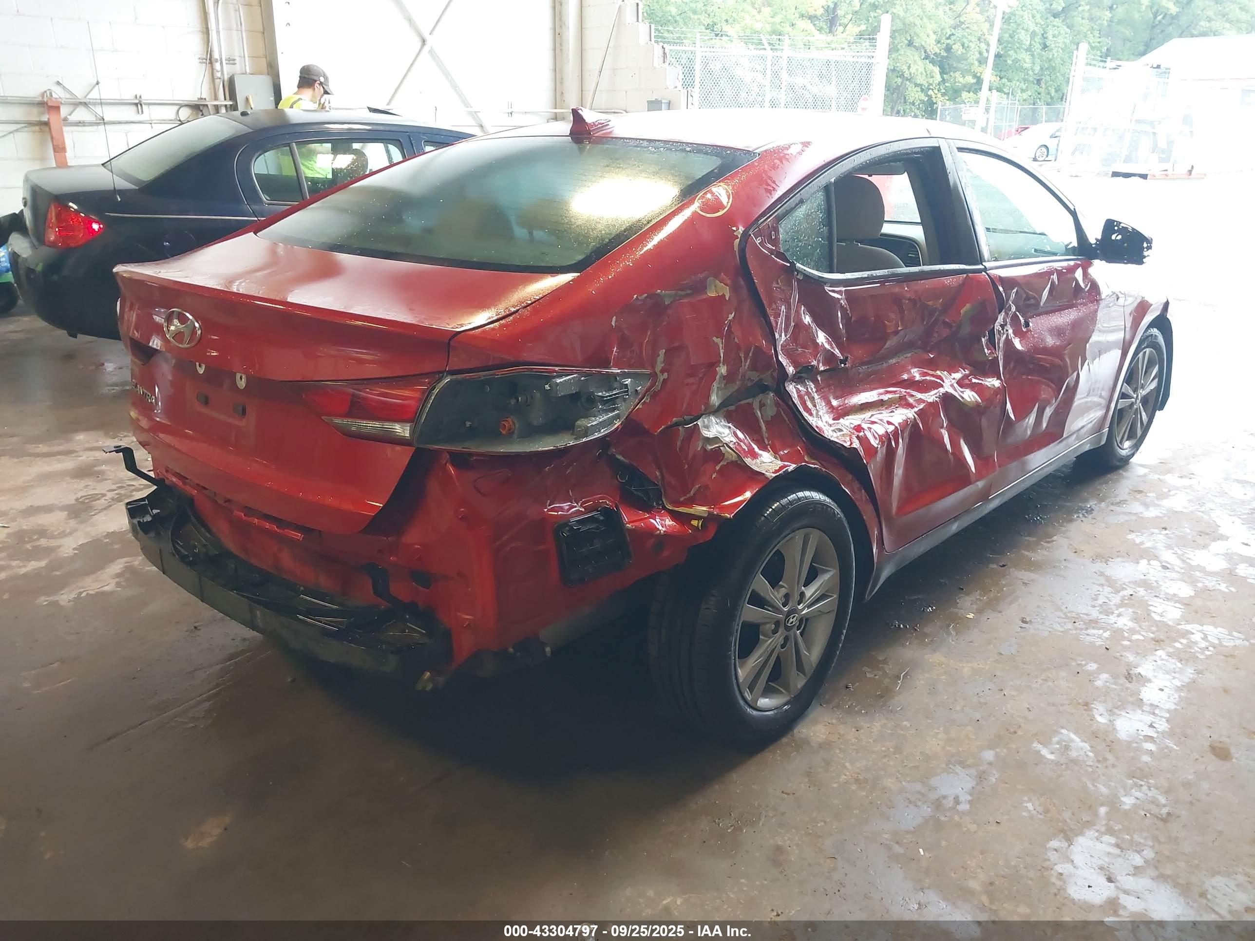 HYUNDAI ELANTRA image 4