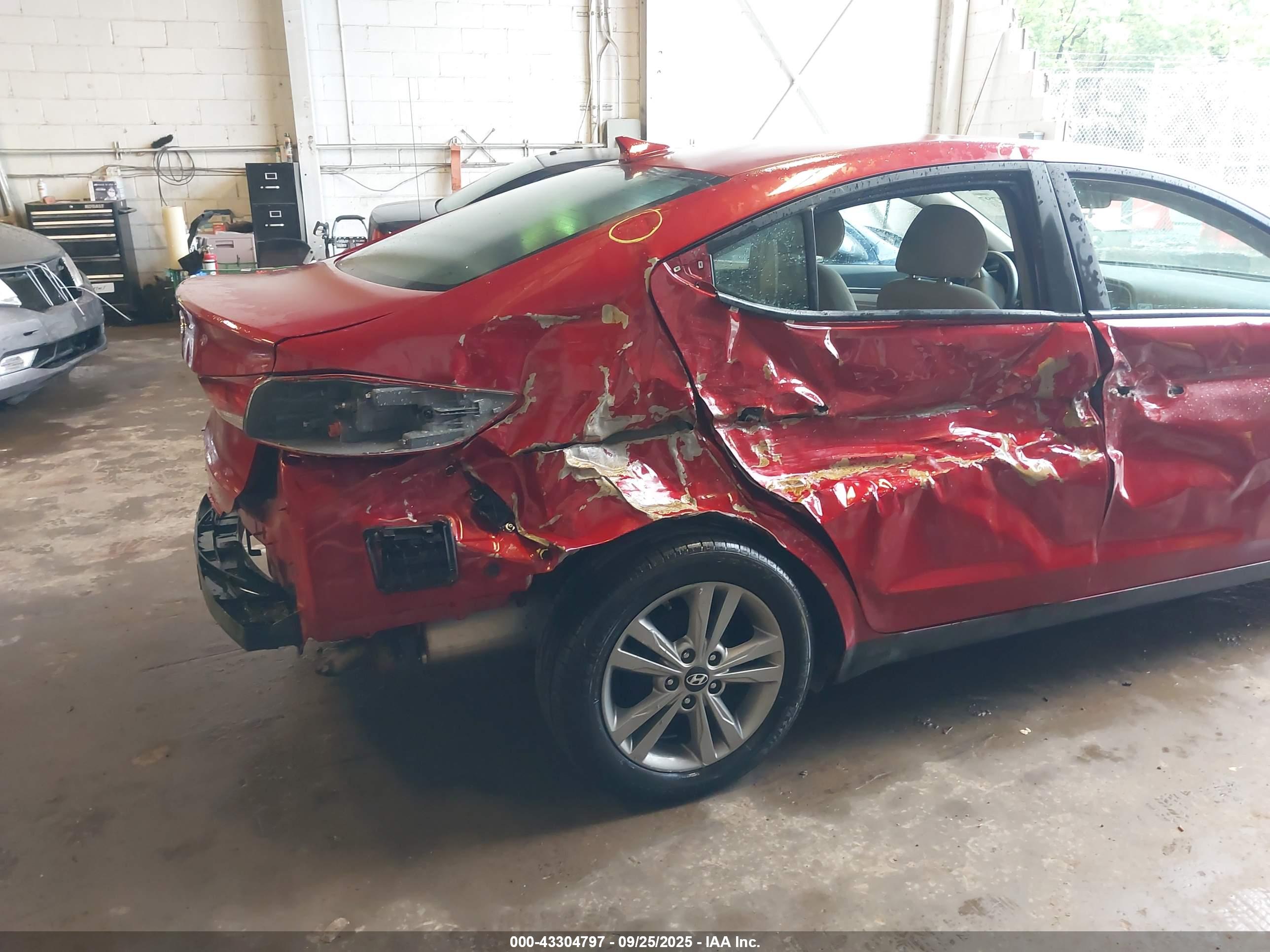 HYUNDAI ELANTRA image 6