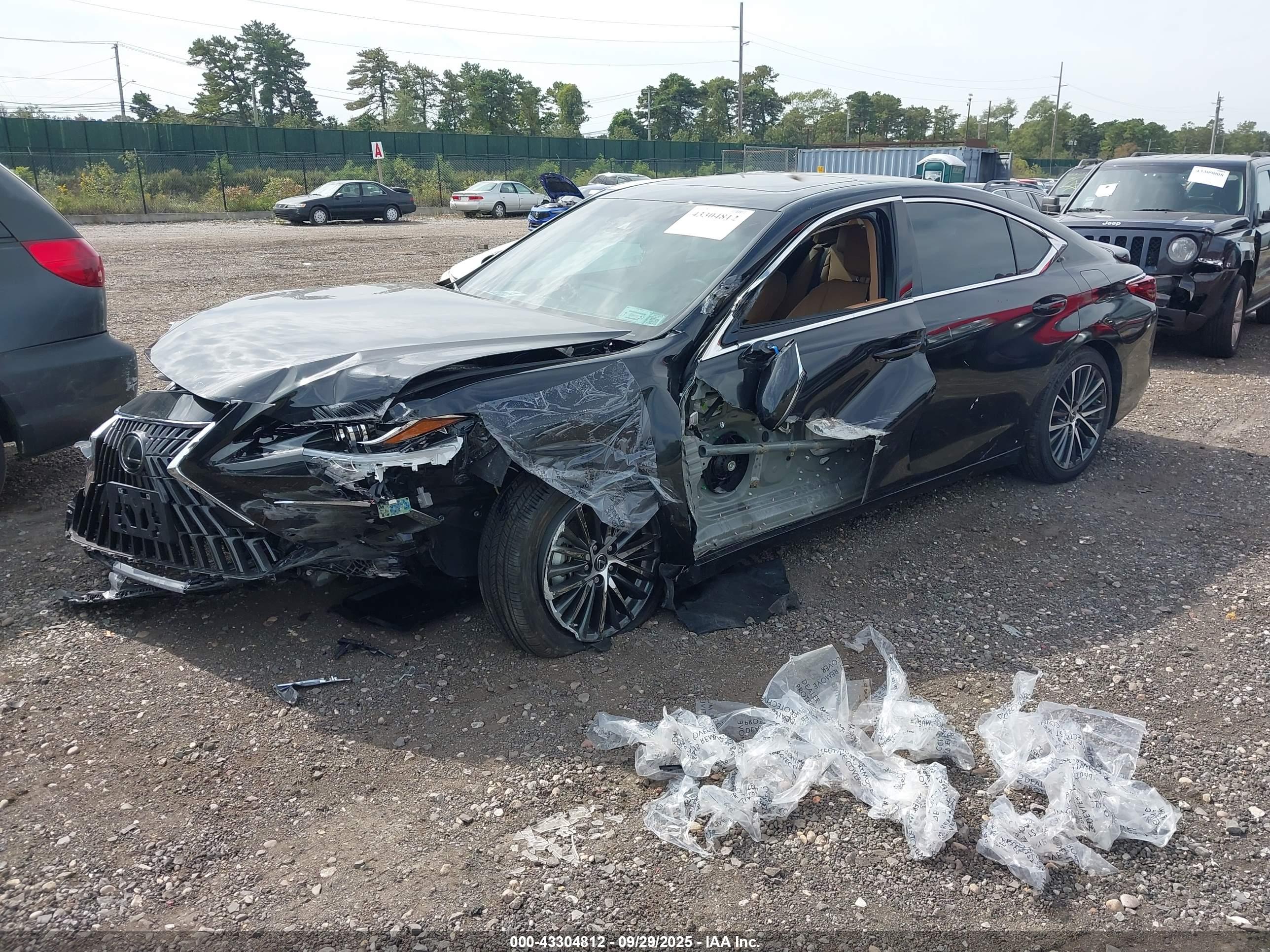 LEXUS ES image 2