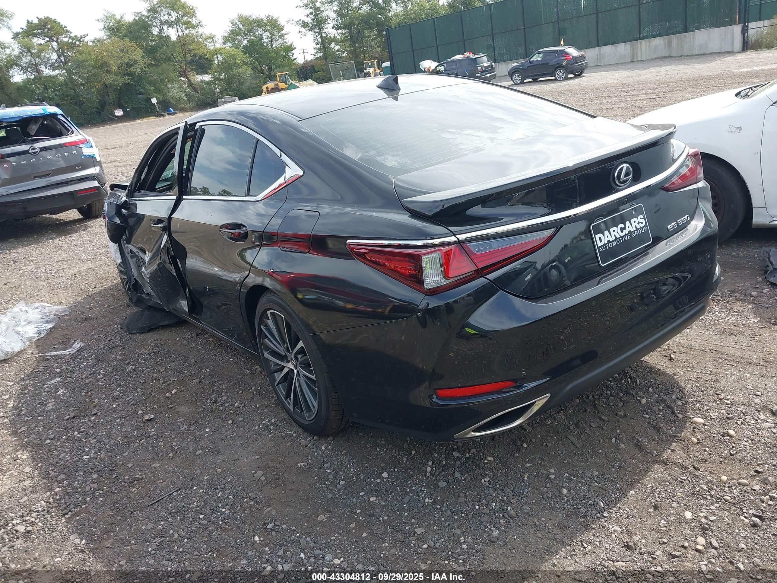LEXUS ES image 3