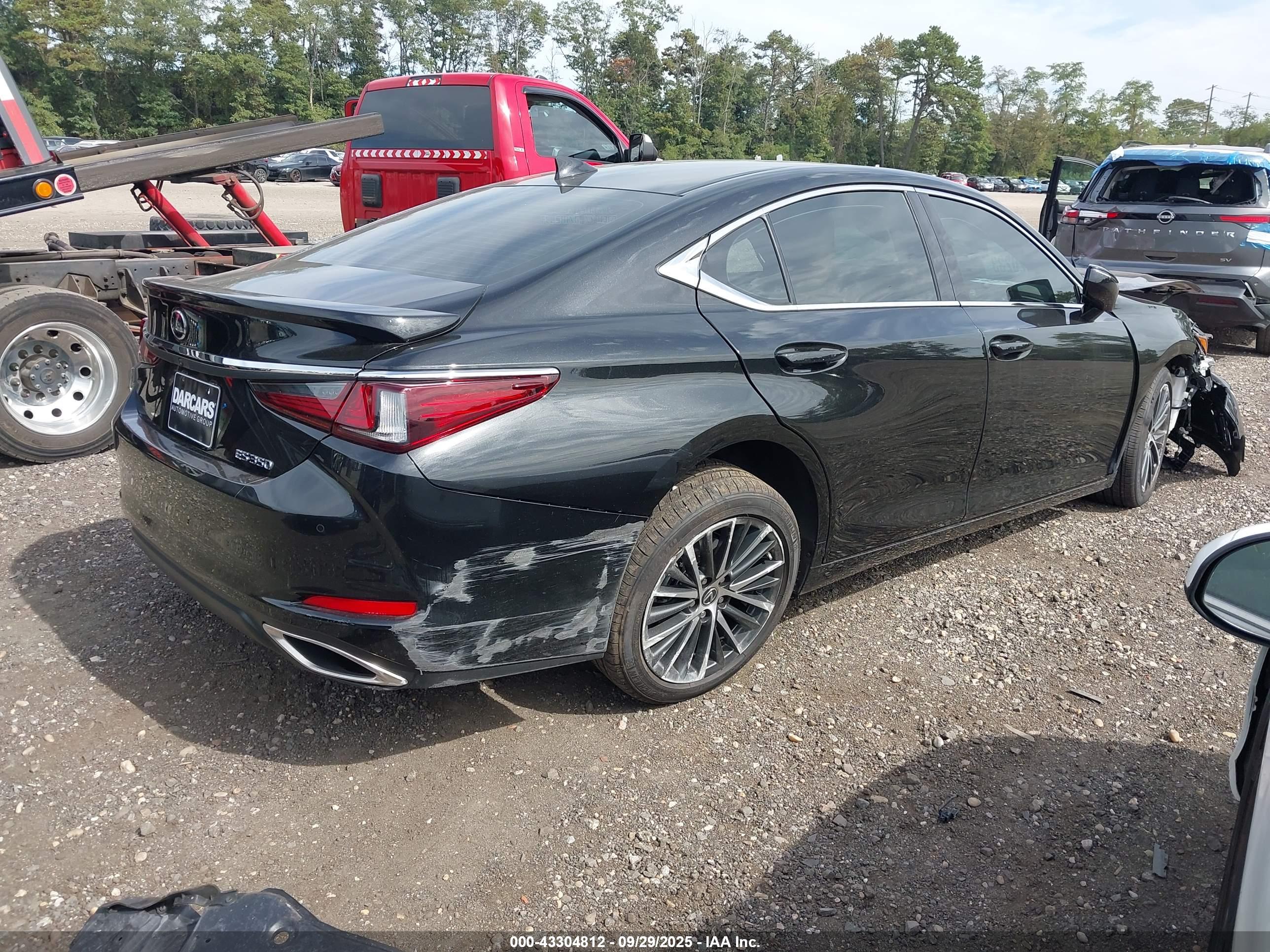 LEXUS ES image 4