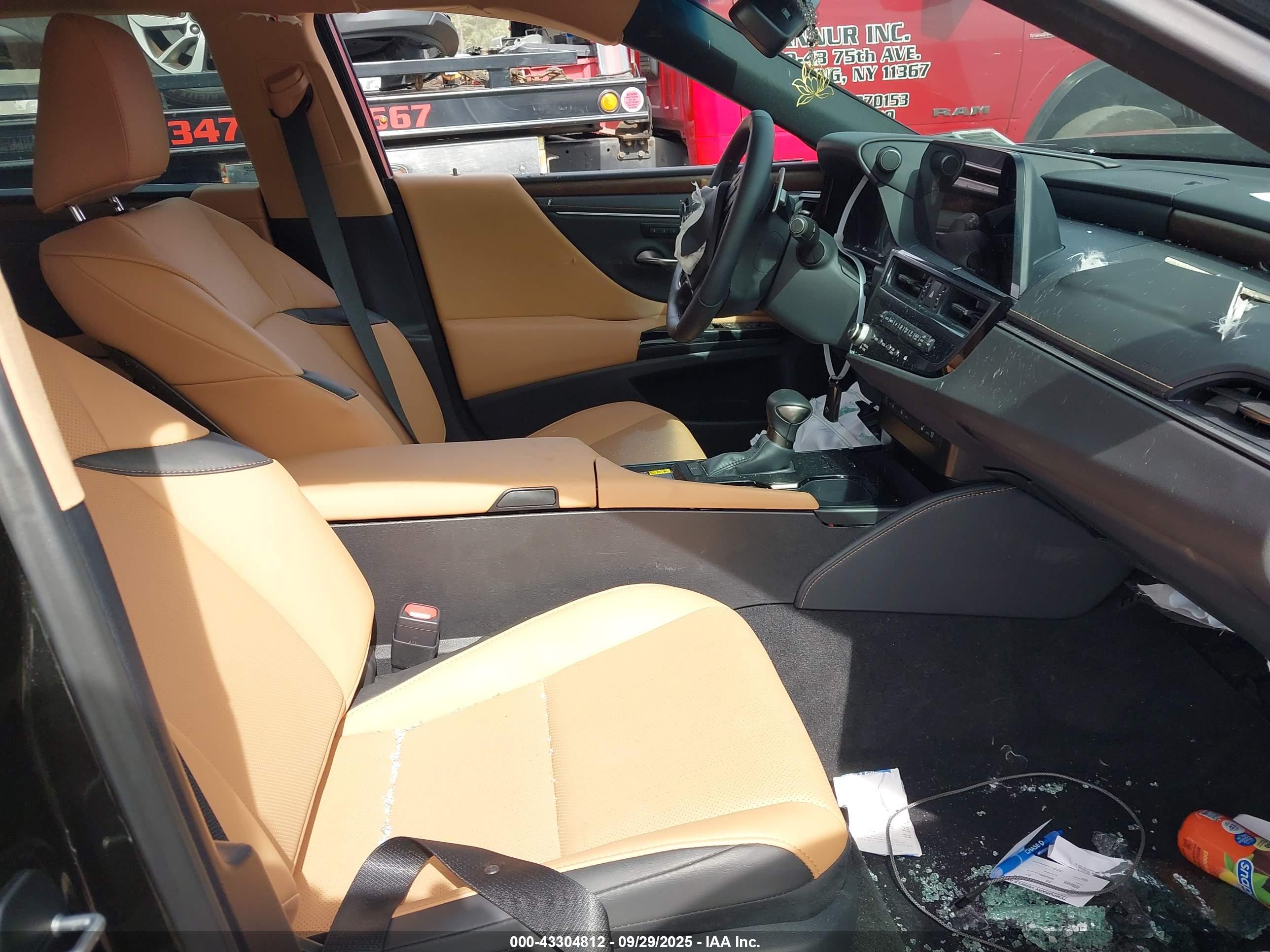 LEXUS ES image 5