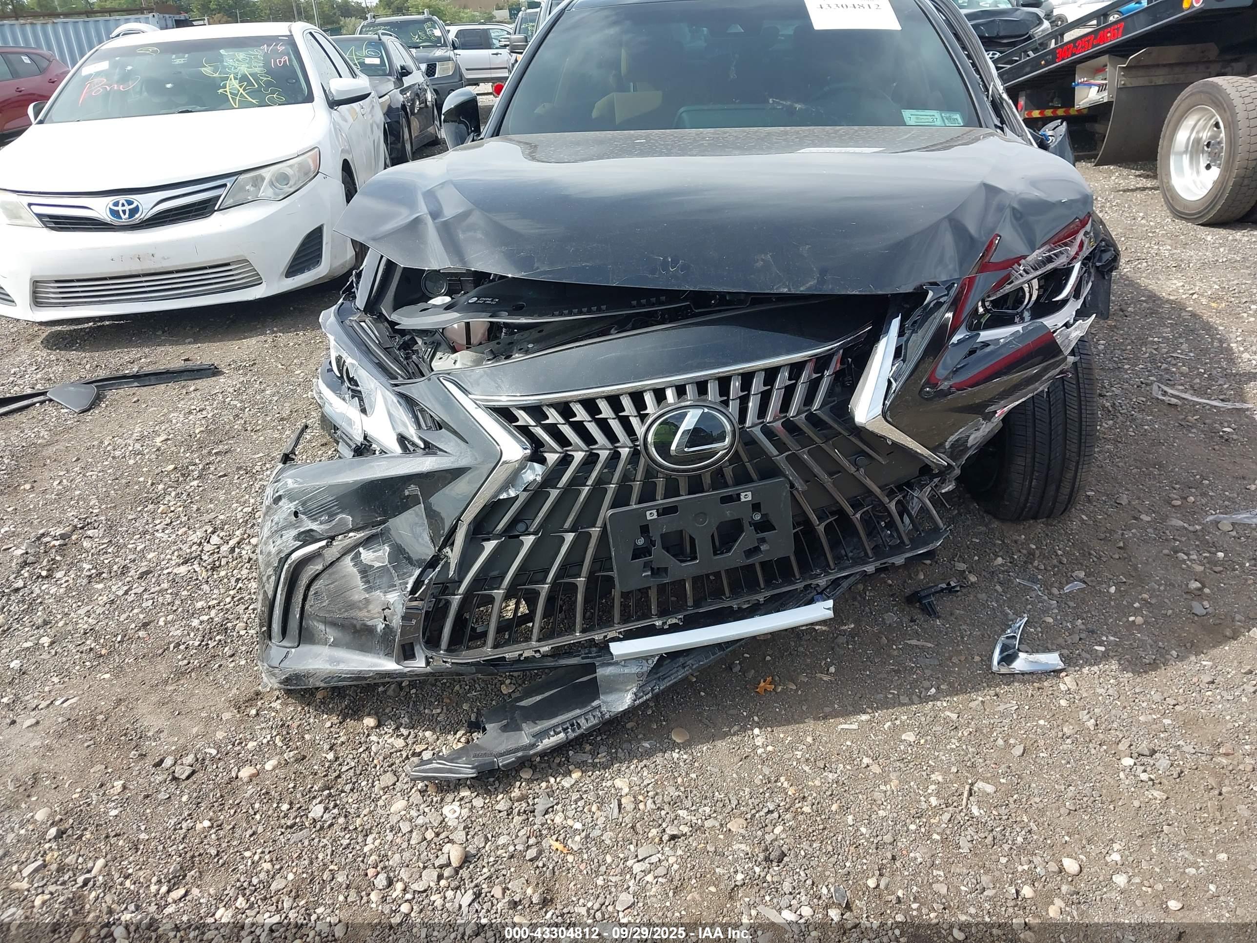 LEXUS ES image 6