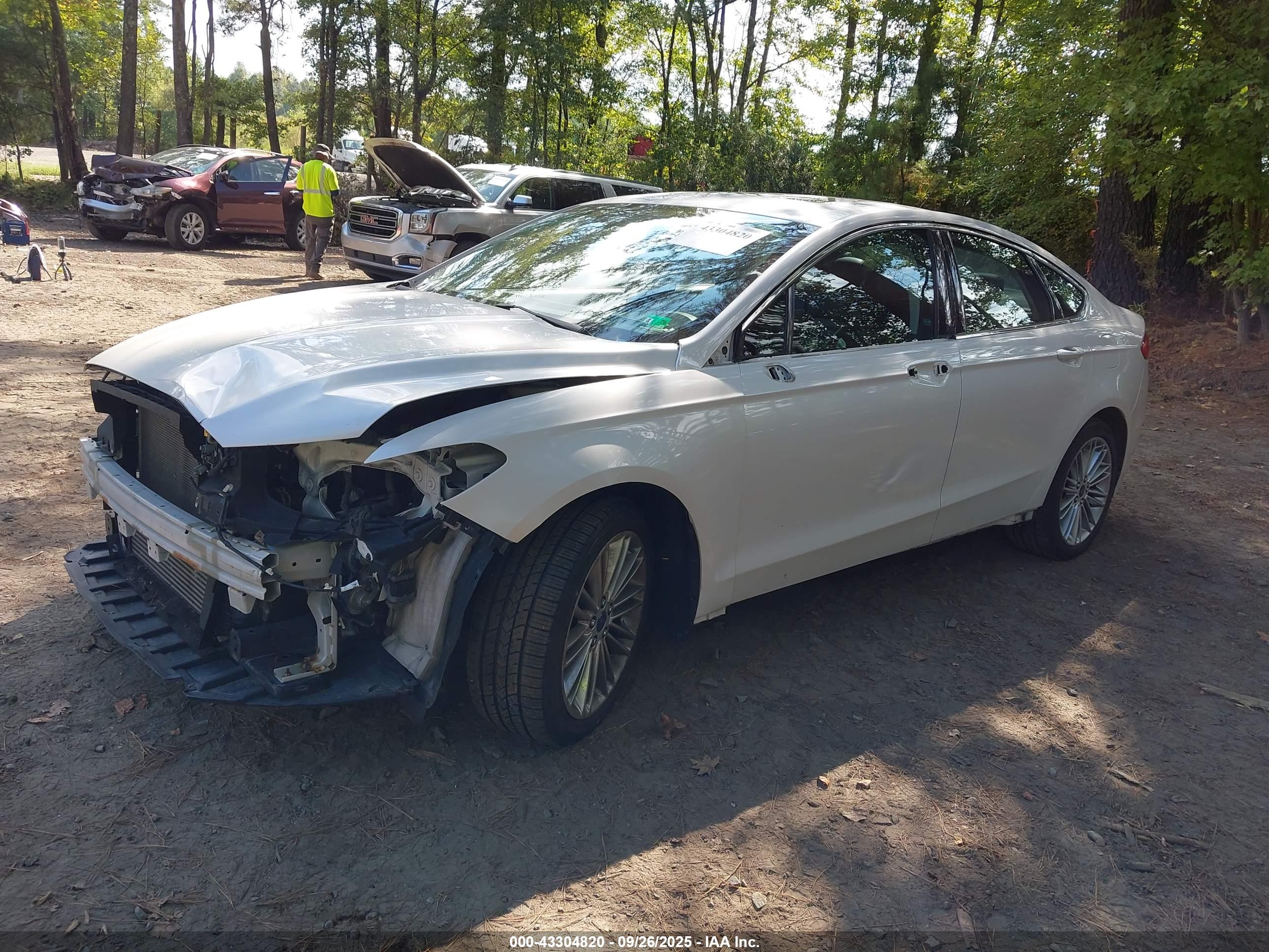 FORD FUSION image 2
