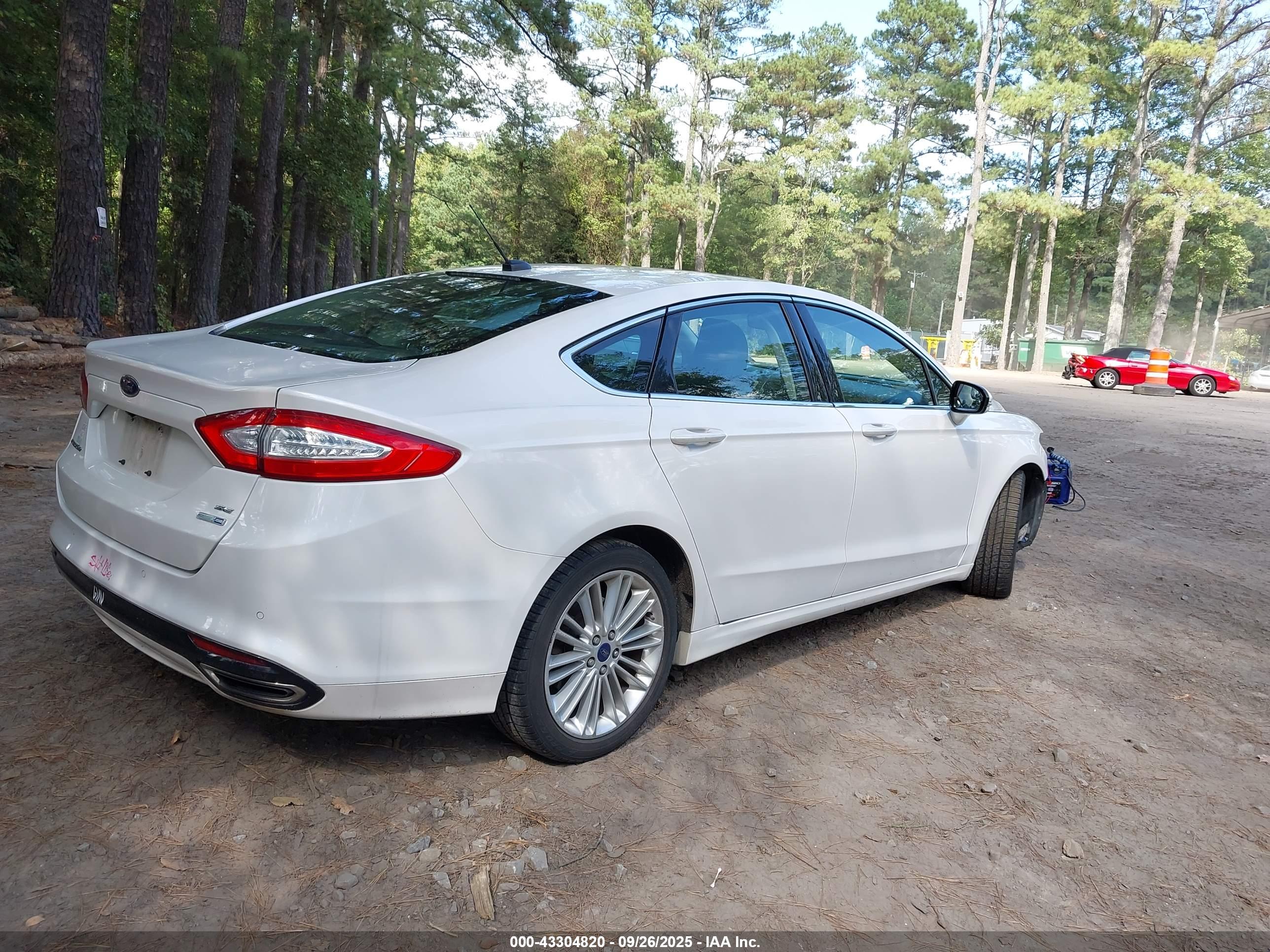 FORD FUSION image 4