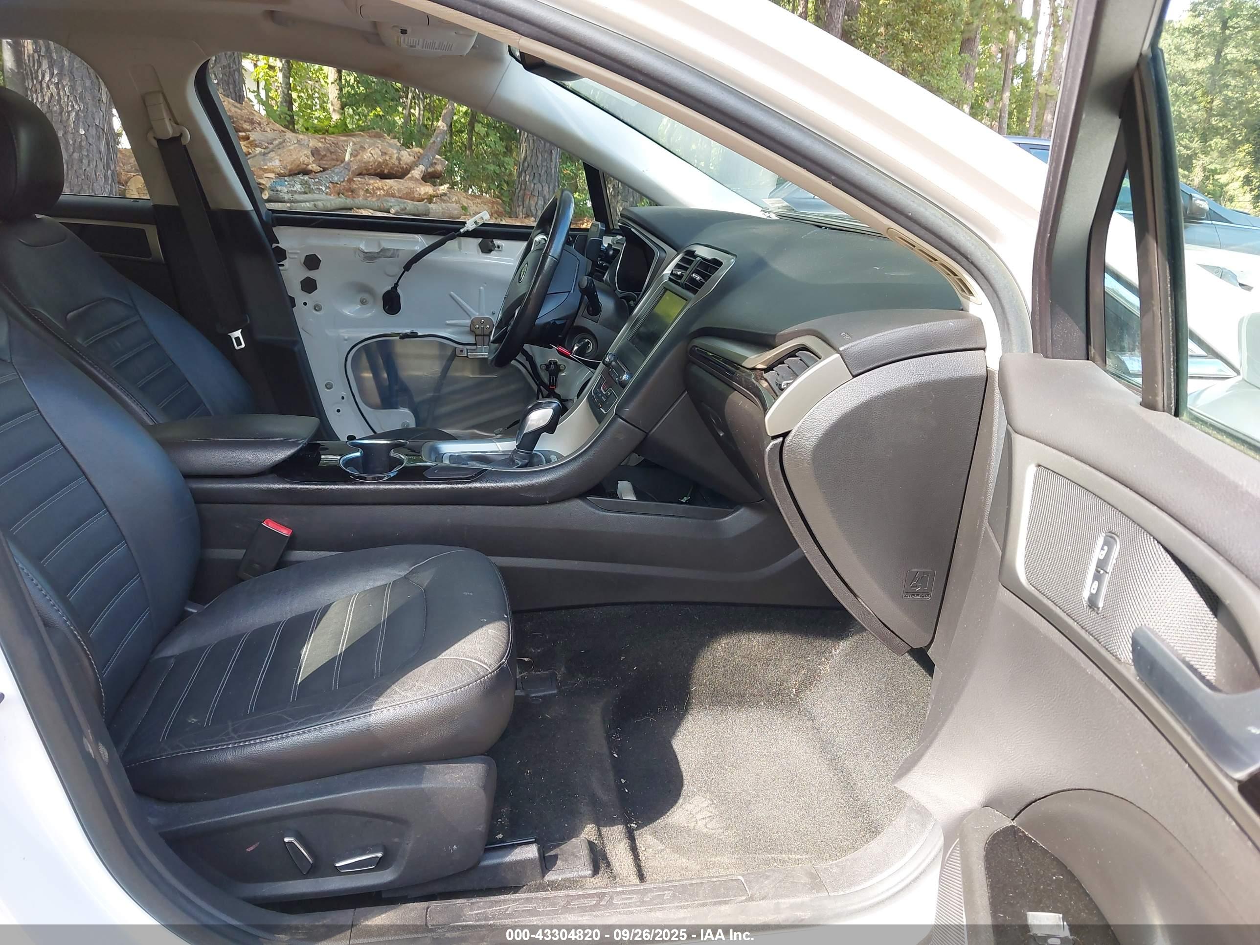 FORD FUSION image 5