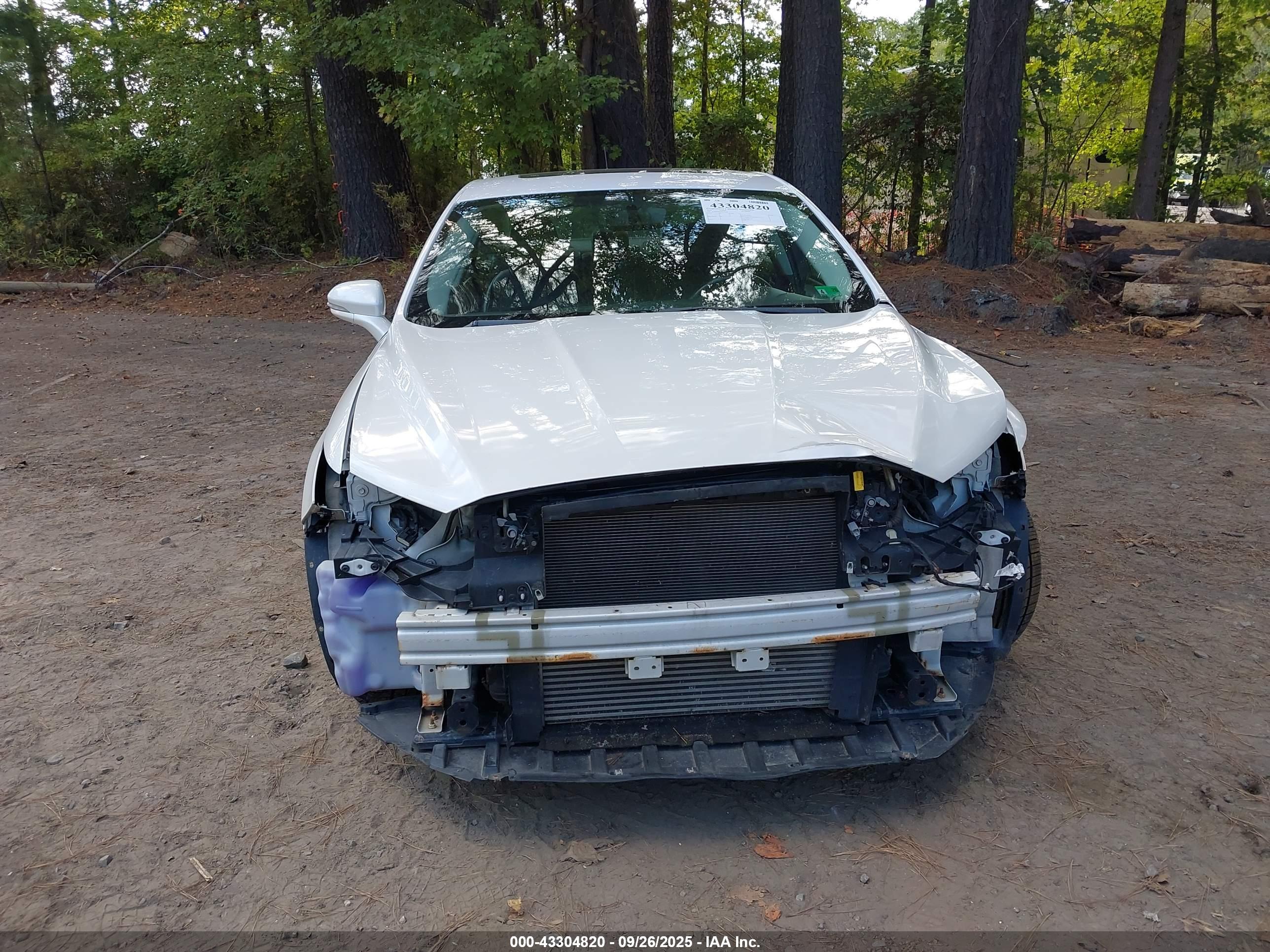 FORD FUSION image 6
