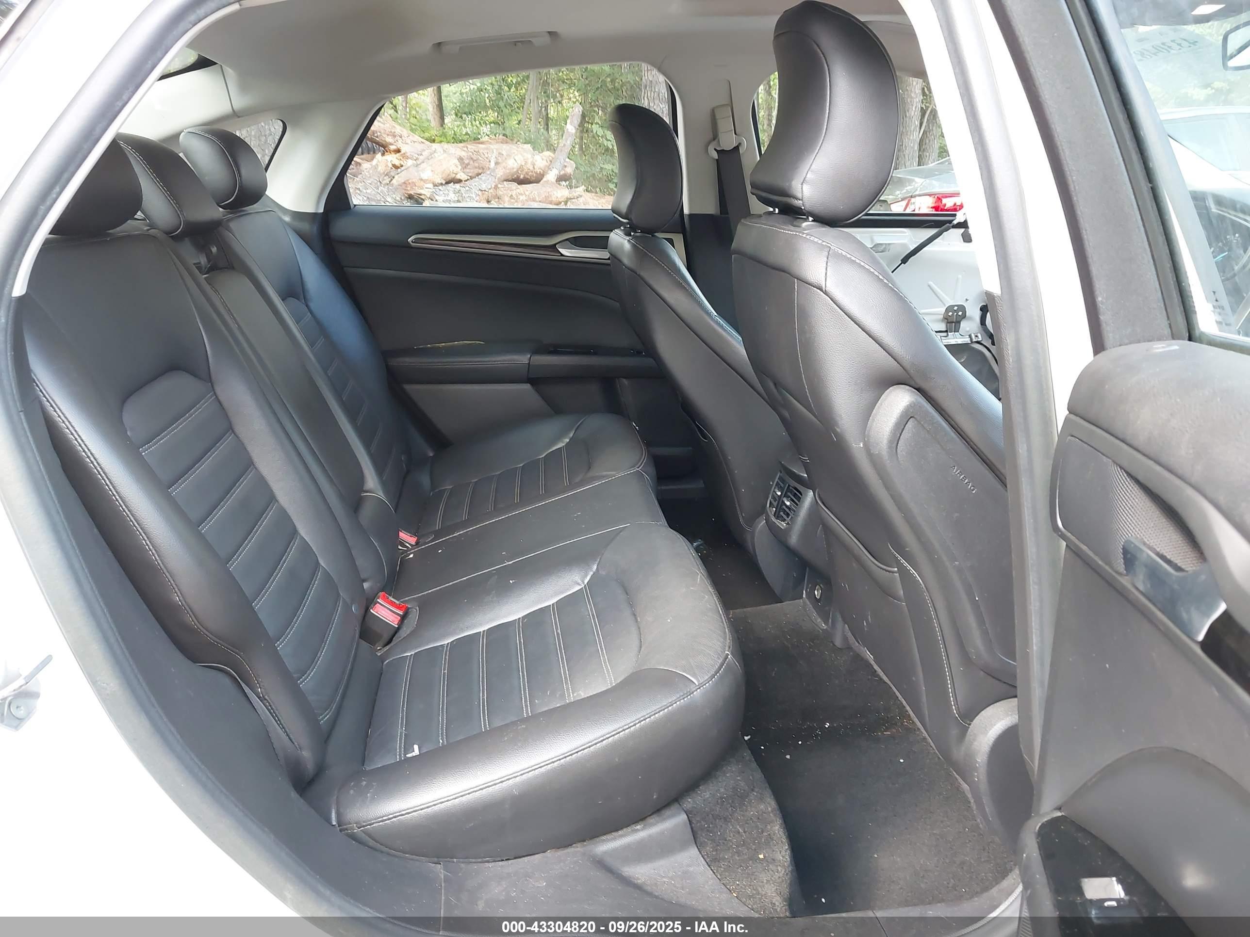 FORD FUSION image 8