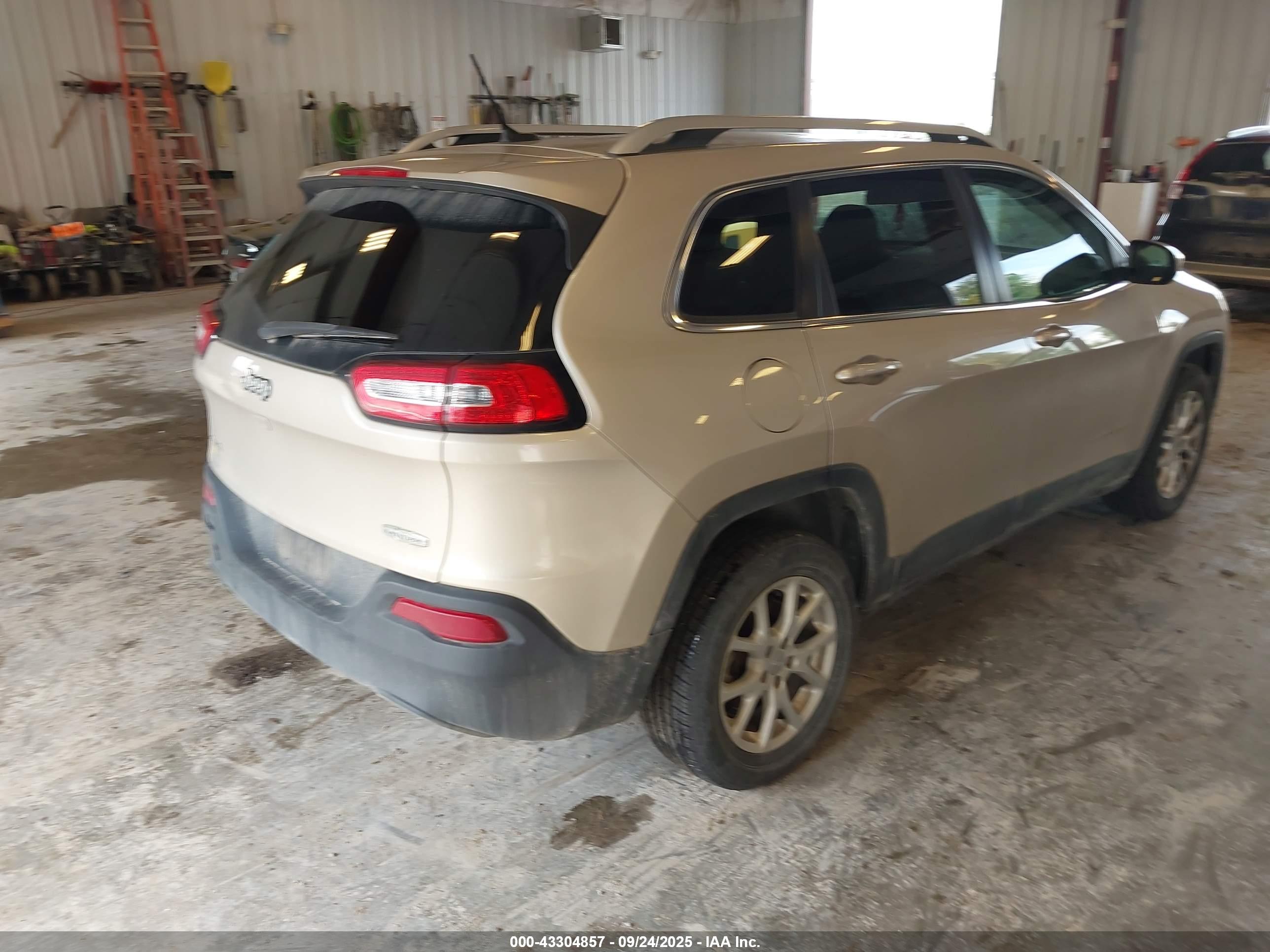JEEP CHEROKEE image 4