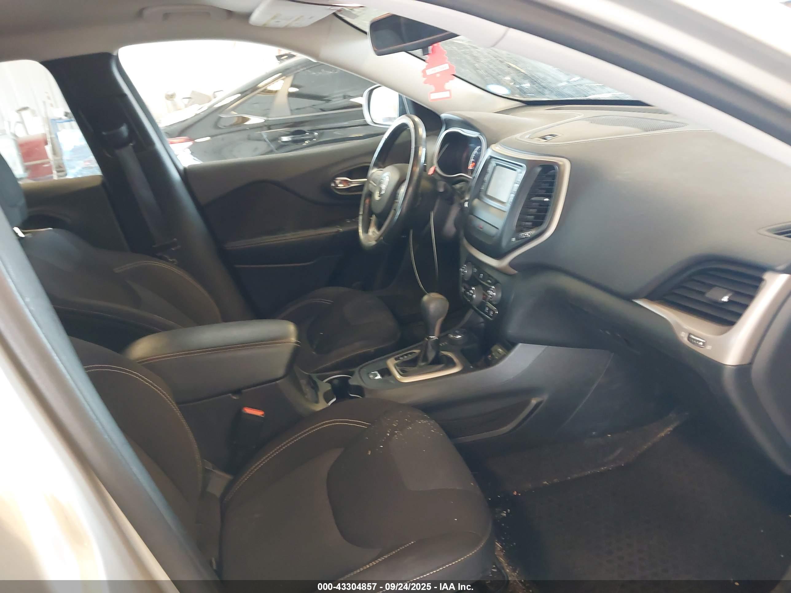 JEEP CHEROKEE image 5
